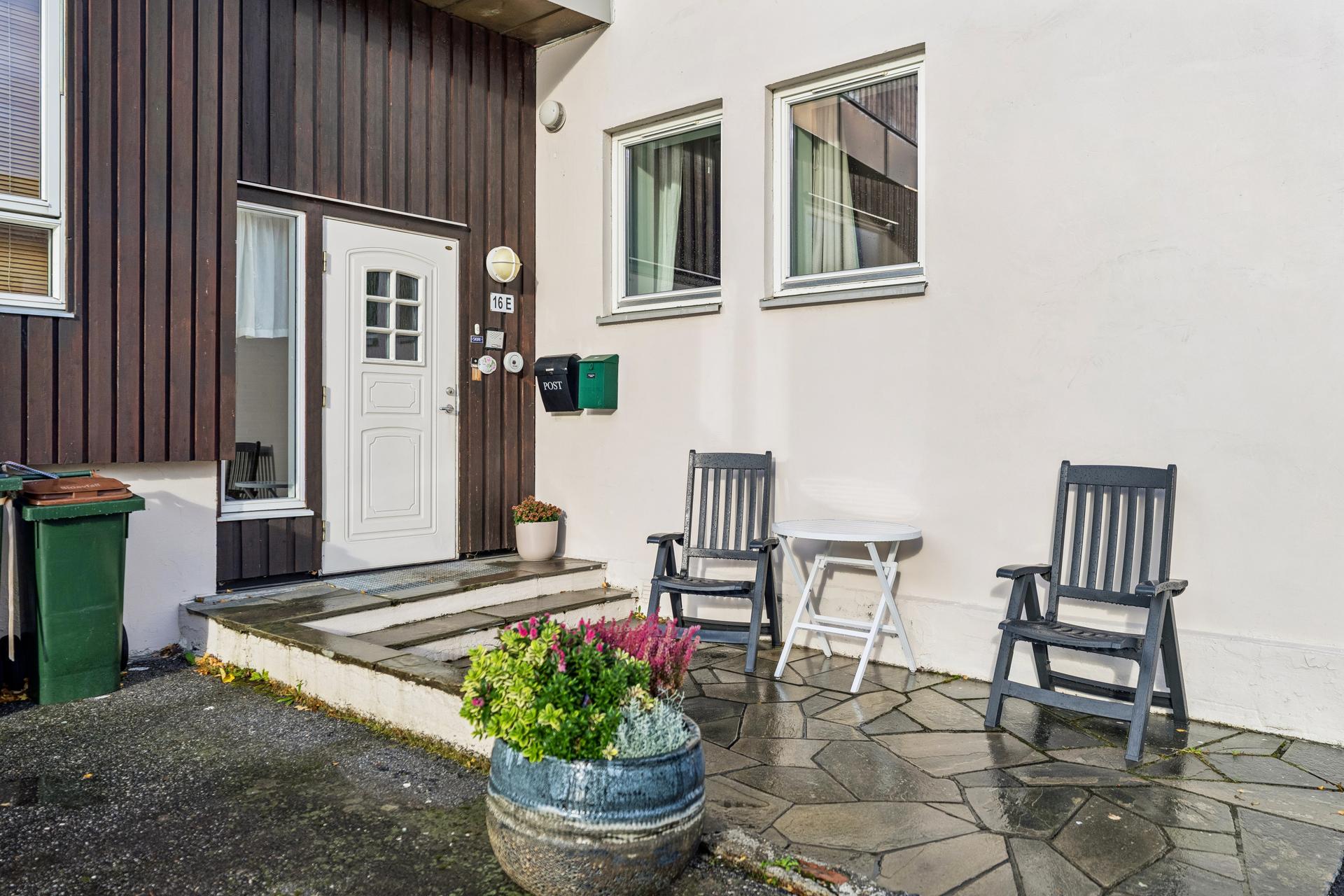 Entre og uteområde, bilde privat. Bilde nummer 2 av 3