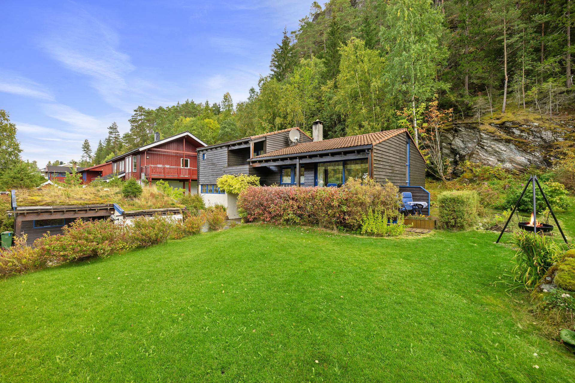 EiendomsMegler1 ved Morten Løvseth presenterer: Storbergvegen 17. (FOTO: Julian Nonstad/Nonstad foto).. Bilde nummer 1 av 3
