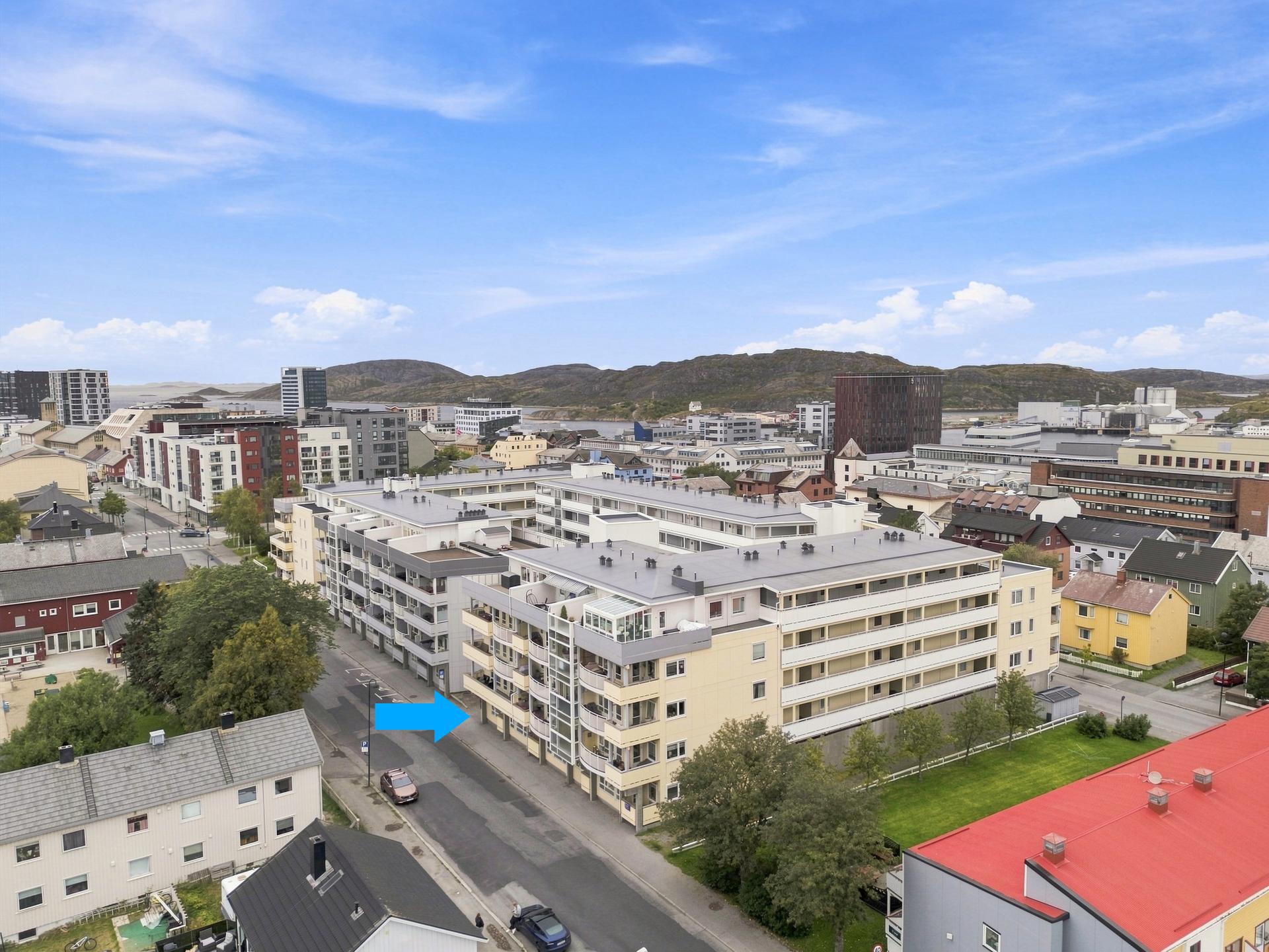 Svært sentral beliggenhet, men samtidig litt utenfor den travleste bykjerna - Parkering i garasje. Bilde nummer 2 av 3