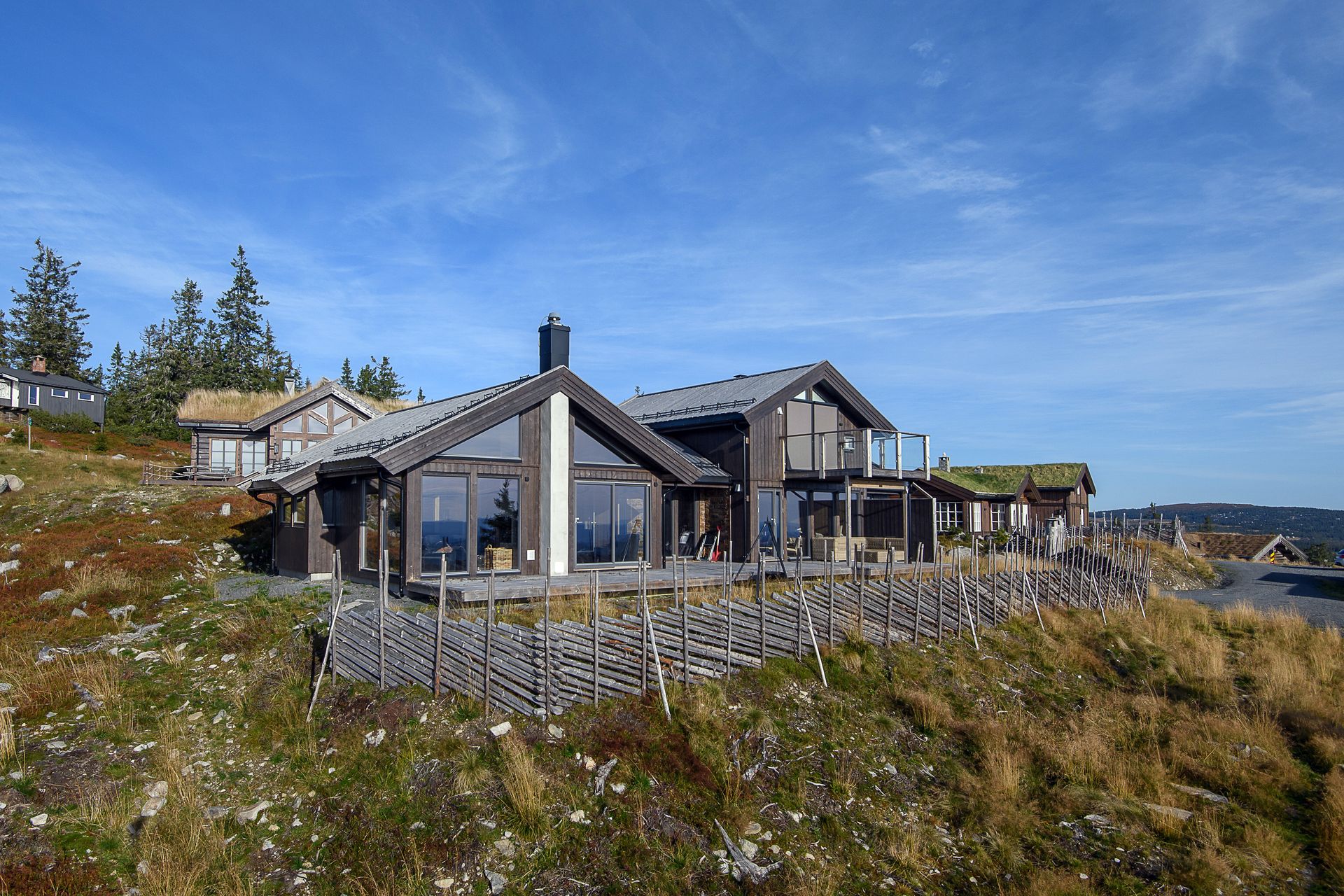 Velkommen til Sjusjøen-Brøttum 3050! En helt rå utsiktseiendom i et meget populært område. . Bilde nummer 1 av 3