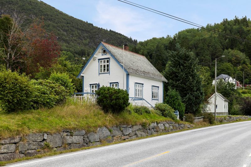 Nordfjordvegen 6856