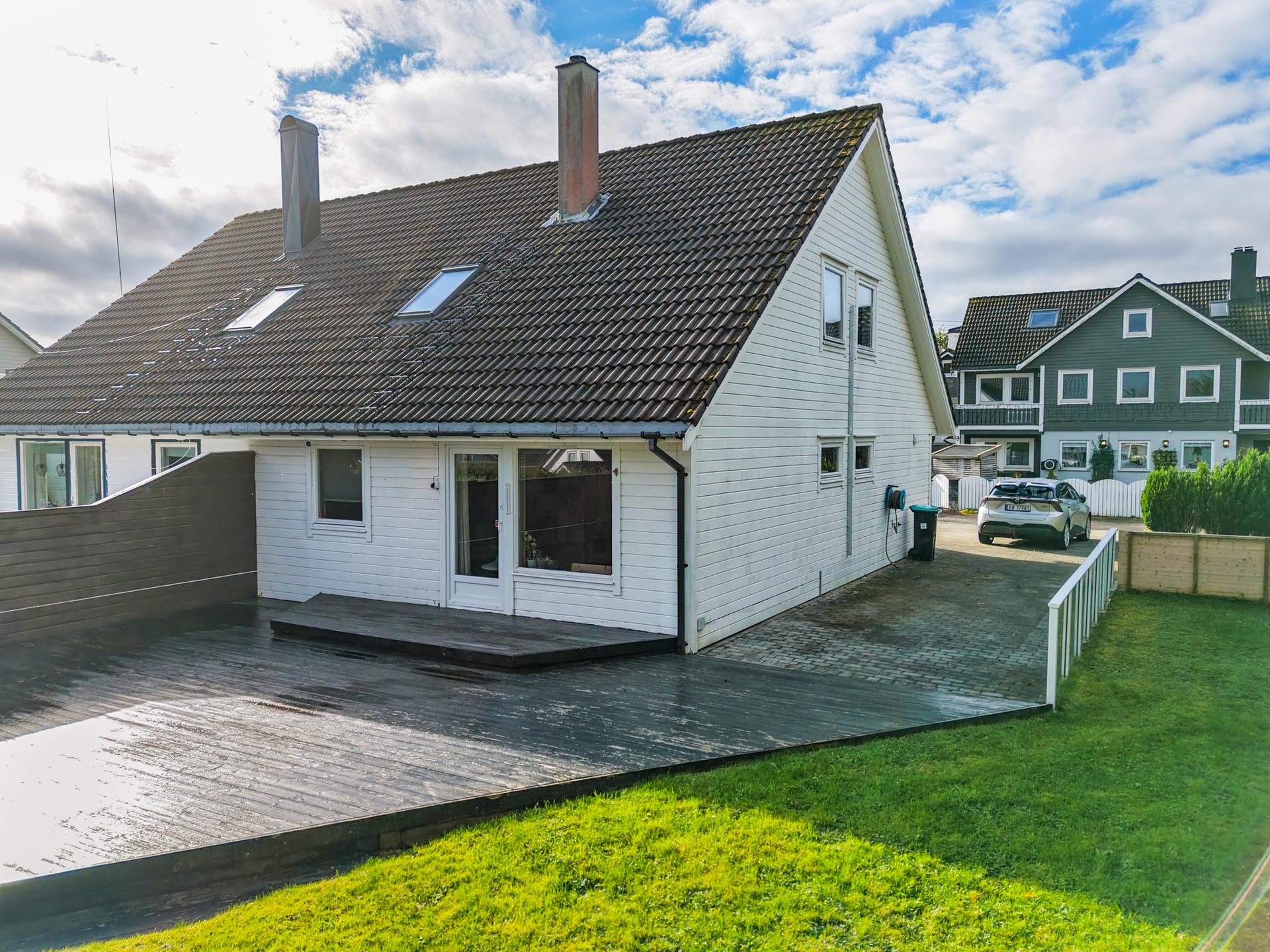 EiendomsMegler 1 v/Merete Seim har gleden av å presentere Søre Maggevarden 7 (Foto: Benjamin Joseph Dowling). Bilde nummer 1 av 3