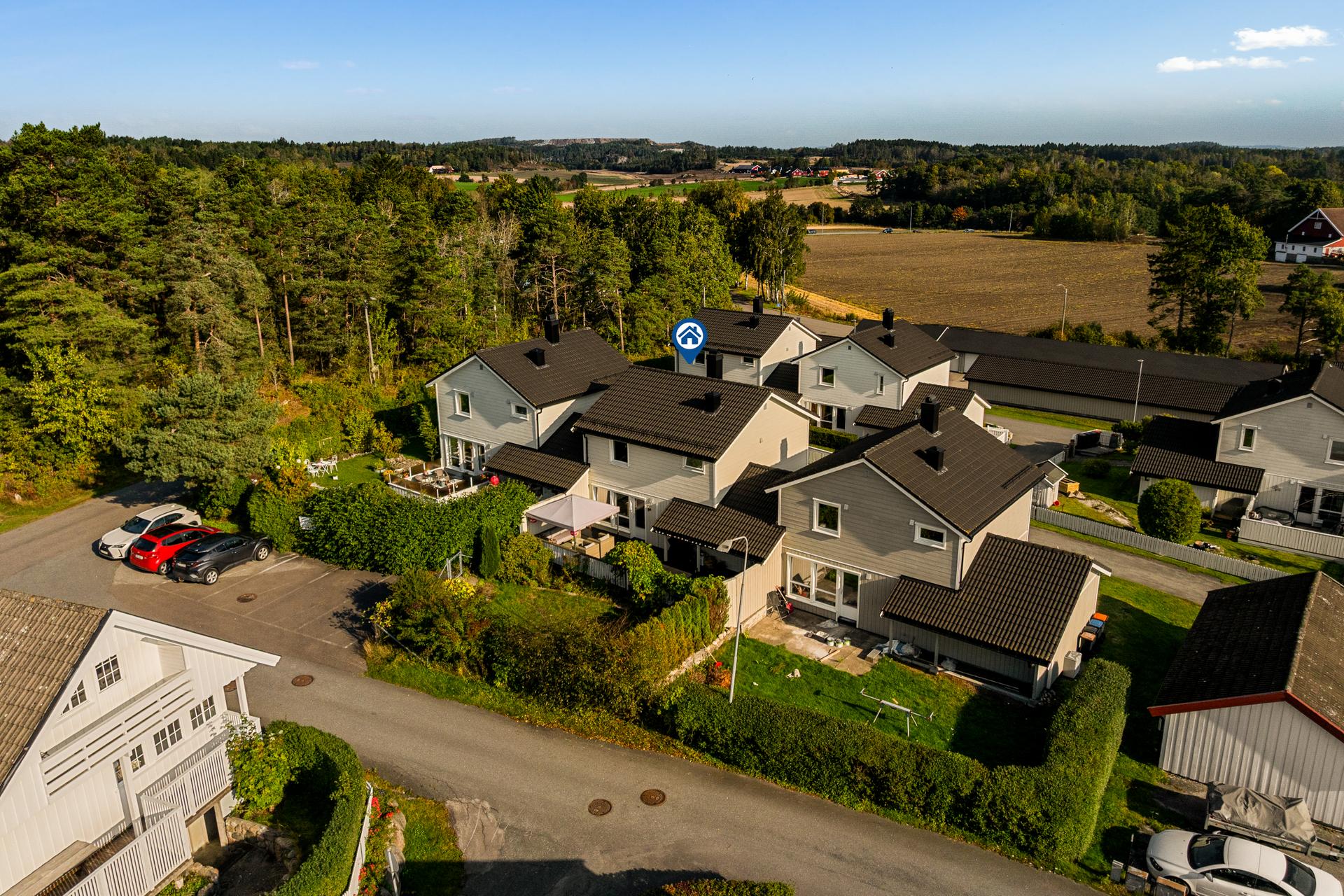 Nærområdet byr på flotte turmuligheter i skog og mark like i nærheten.. Bilde nummer 2 av 3