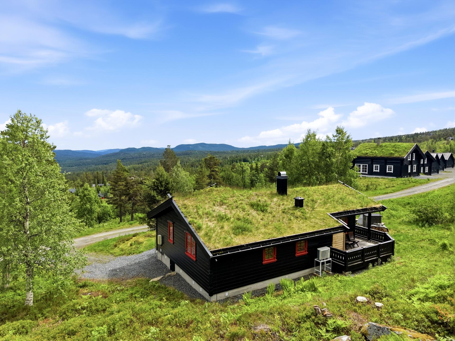 Sjarmerende hytte på Blefjell m/ 3 sov og stor terrasse | Ski-in/out til langrennsløyper og nærhet til alpinanlegg . Bilde nummer 2 av 3