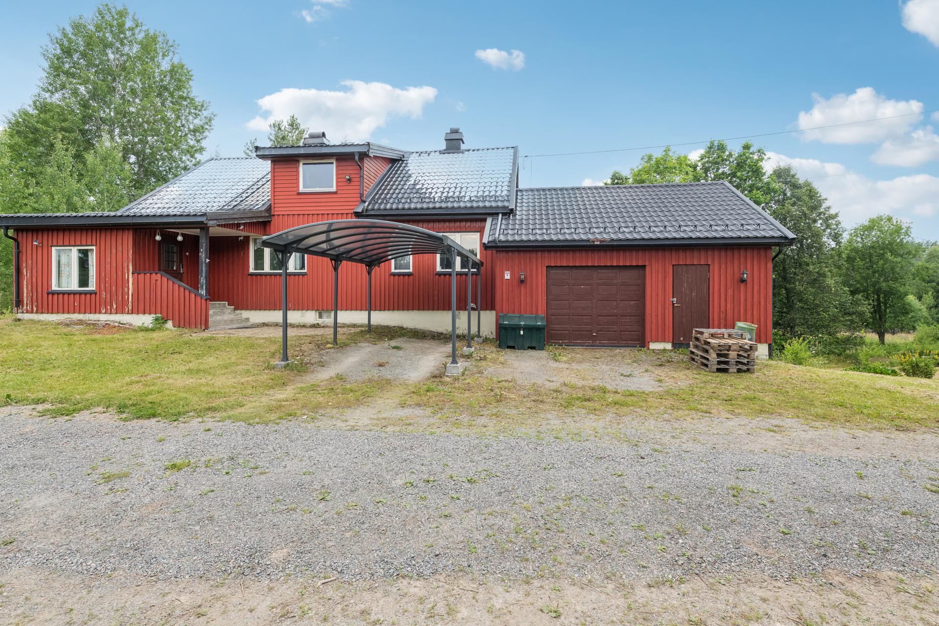 Enebolig med landlig og usjenert beliggenhet.. Bilde nummer 2 av 3