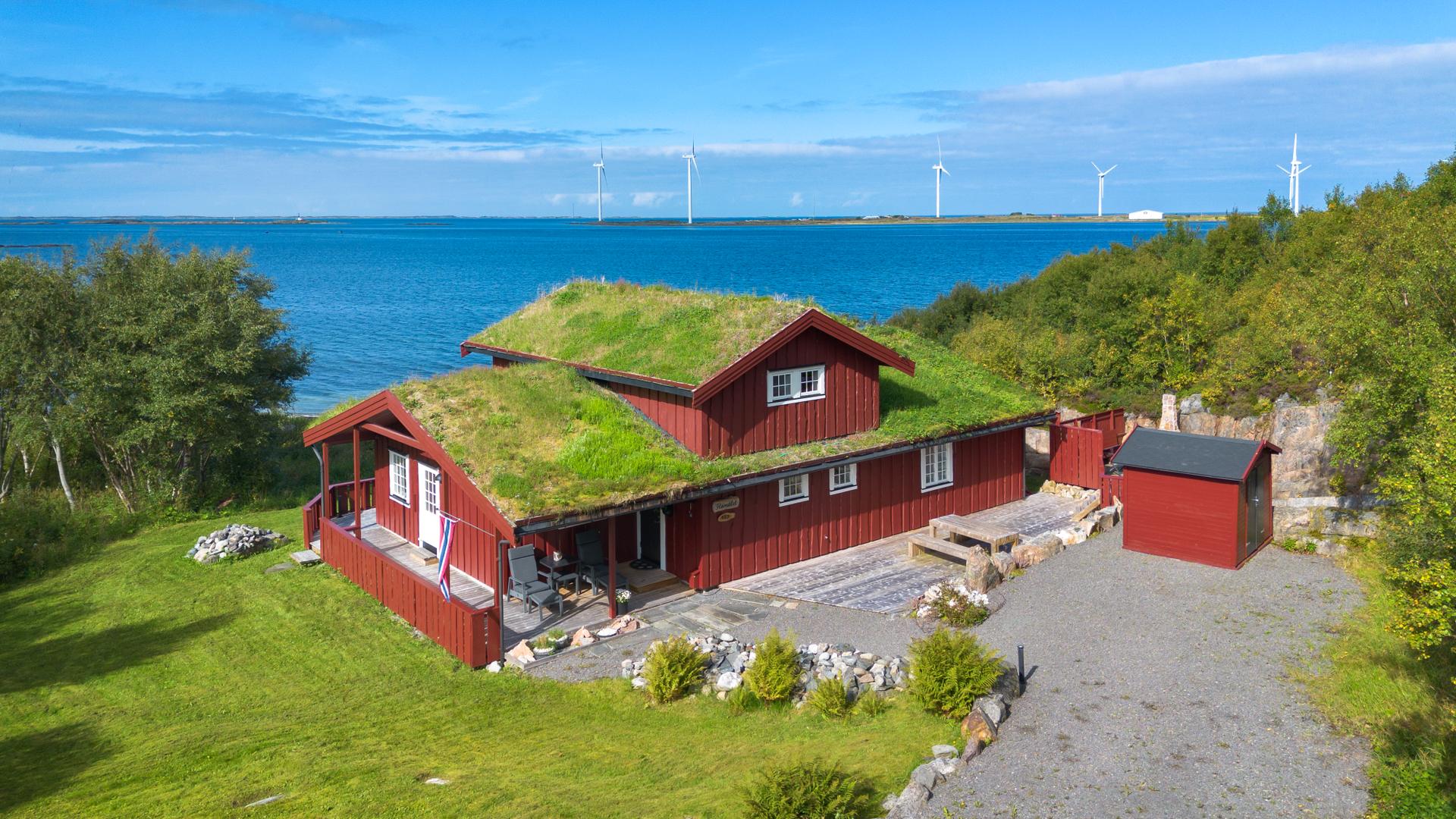Velkommen til Steinvikveien 103! Foto: IMG Foto ved Ingunn Grøntvedt. Bilde nummer 1 av 3