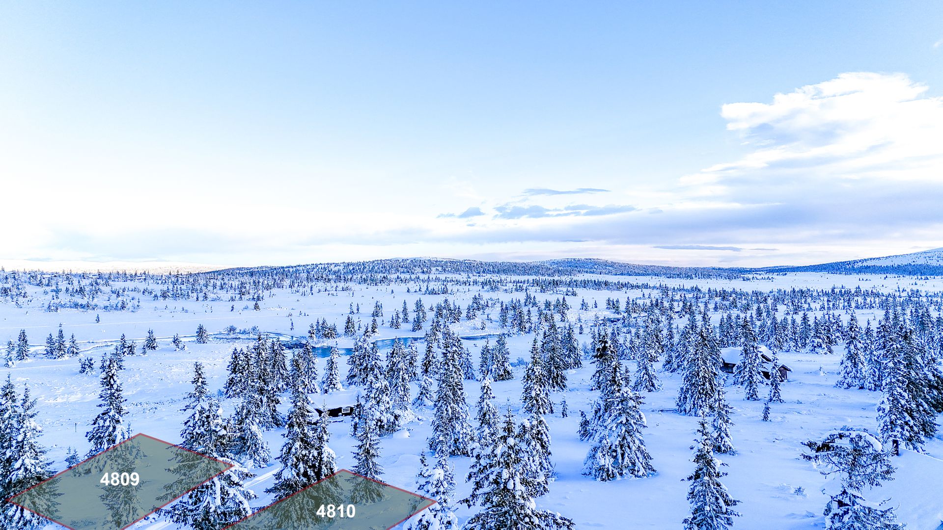 Tomta er en del av Kroksjølia-utbyggingen og ligger i relativt åpent fjellterreng og i et etablert område.. Bilde nummer 3 av 3