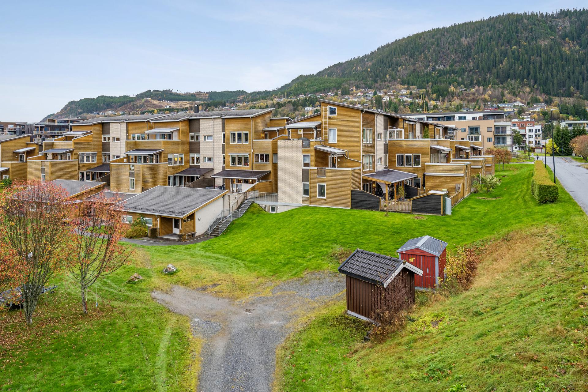 Fasade. Bilde nummer 2 av 3