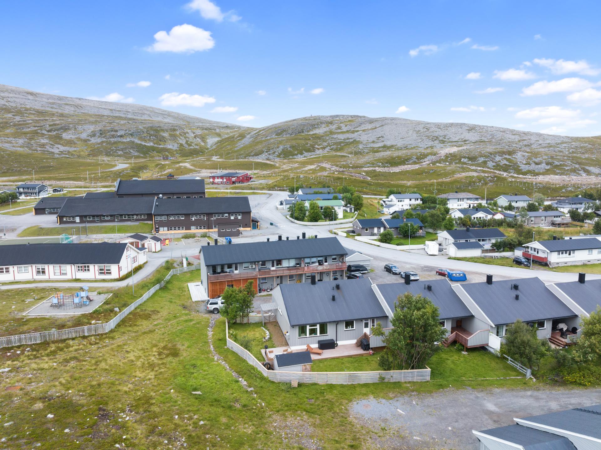 Velkommen til Uranusveien 11 A - Enderekkehus på Prærien Foto: Trygve Hammelbo

Boligen ligger i et etablert boligområde med nærhet til skole og barnehage.. Bilde nummer 1 av 3