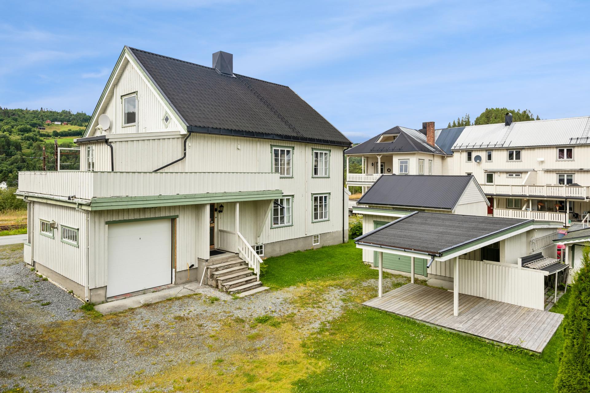 Fasade. Bilde nummer 2 av 3