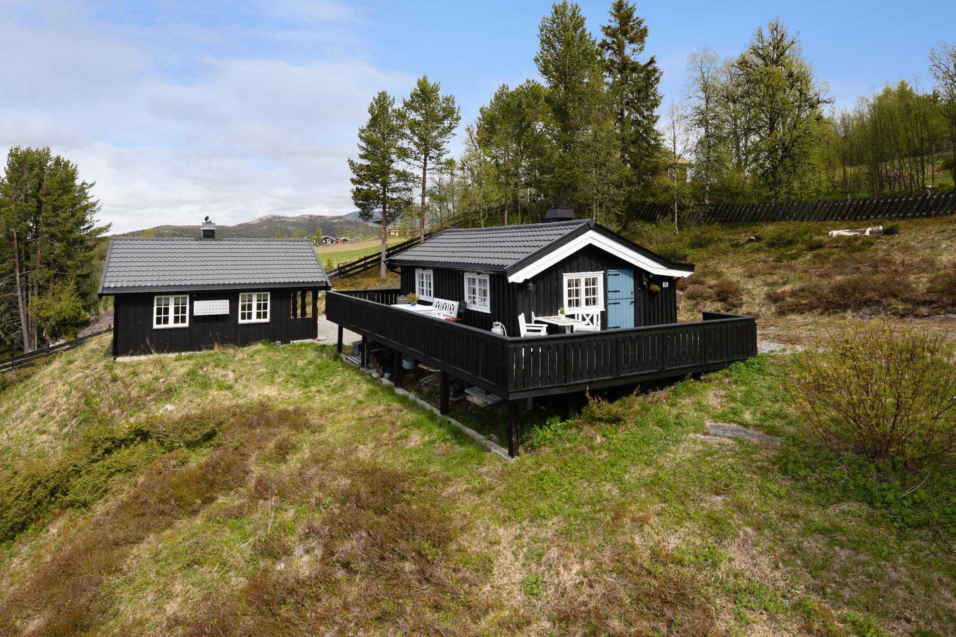 Torvmyrvegen 30 ligger ca 880 moh i Sødorpfjellet, i Nord-Fron kommune. Området er stille og rolig, og Sødorpfjellet er et populært fjellområde året rundt.  . Bilde nummer 2 av 3