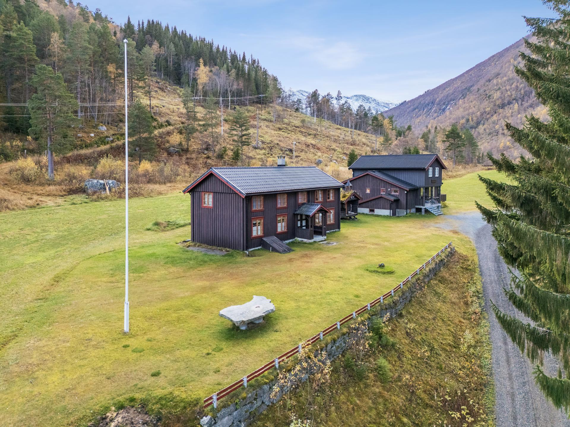 Bjerkestølen er en fjellgard beliggende like ved Gjøra i Sunndal kommune.. Bilde nummer 2 av 3