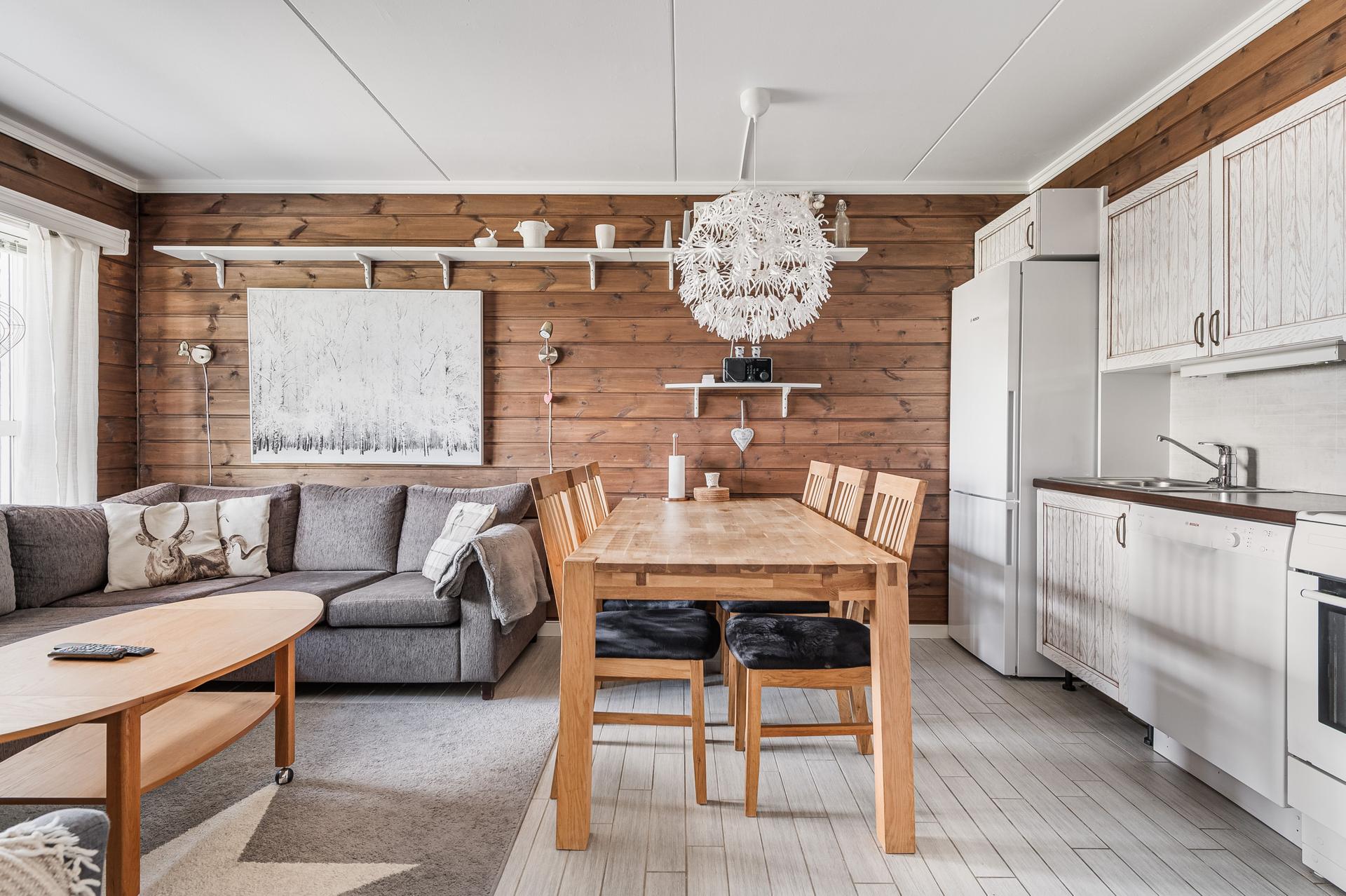 Gjennomgående fritidsleilighet med ski inn/ut og en åpen, sosial planløsning.. Bilde nummer 3 av 3
