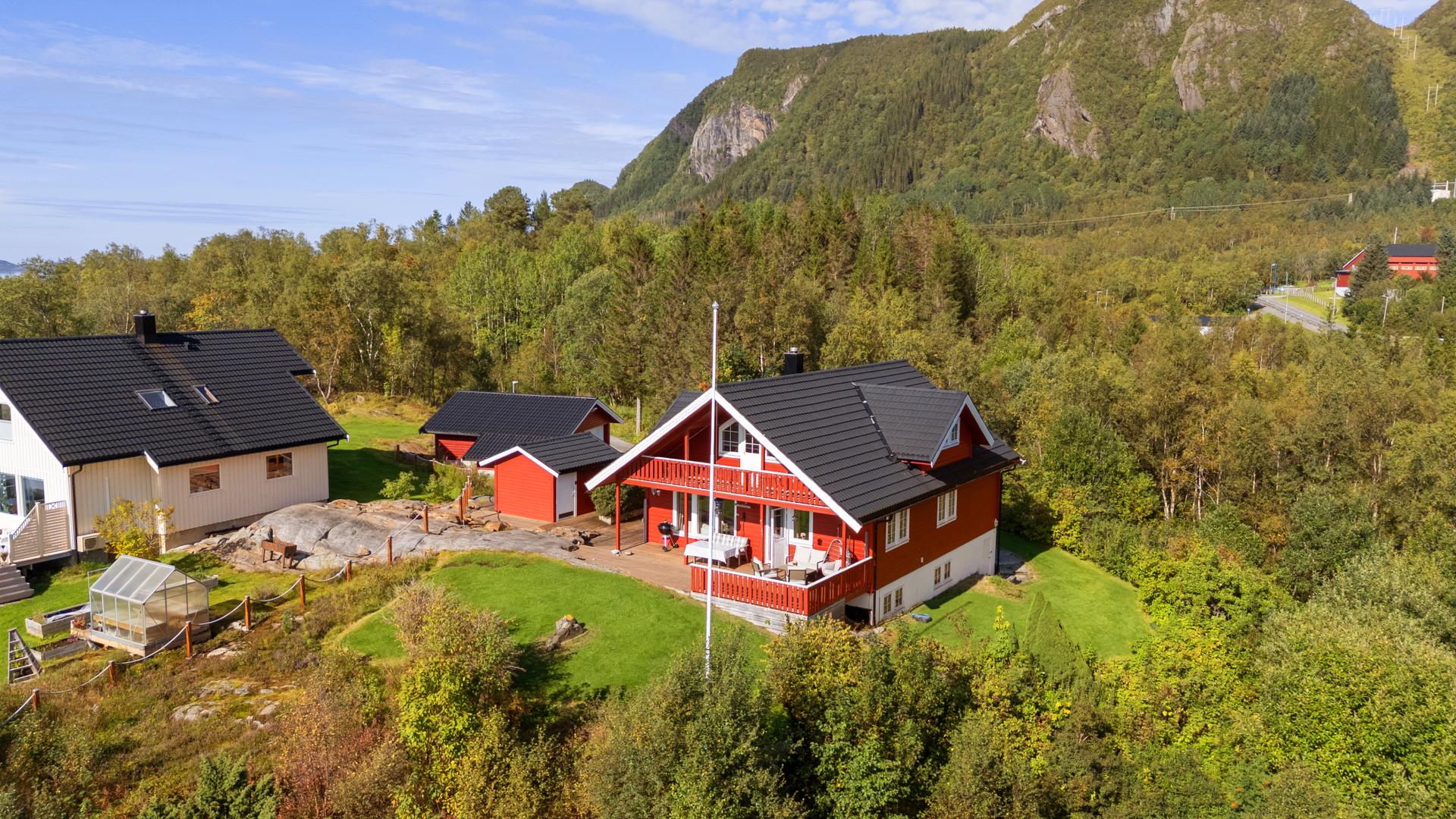 Velkommen til Myrullveien 32! Foto: Silje-Mari Karlsen. Bilde nummer 1 av 3
