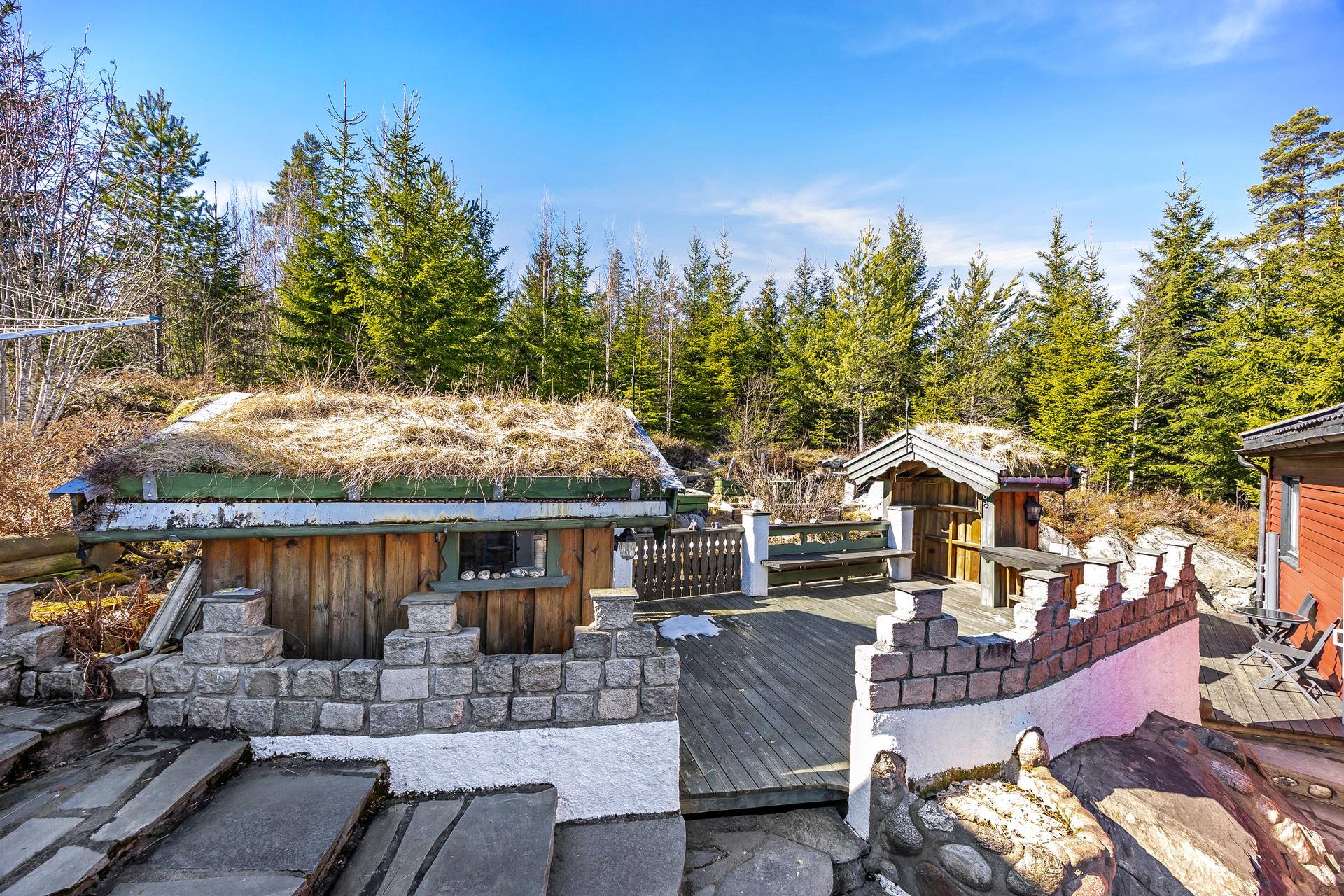 Romslig terrasse med gode oppbevaringsmuligheter. Bilde nummer 3 av 3
