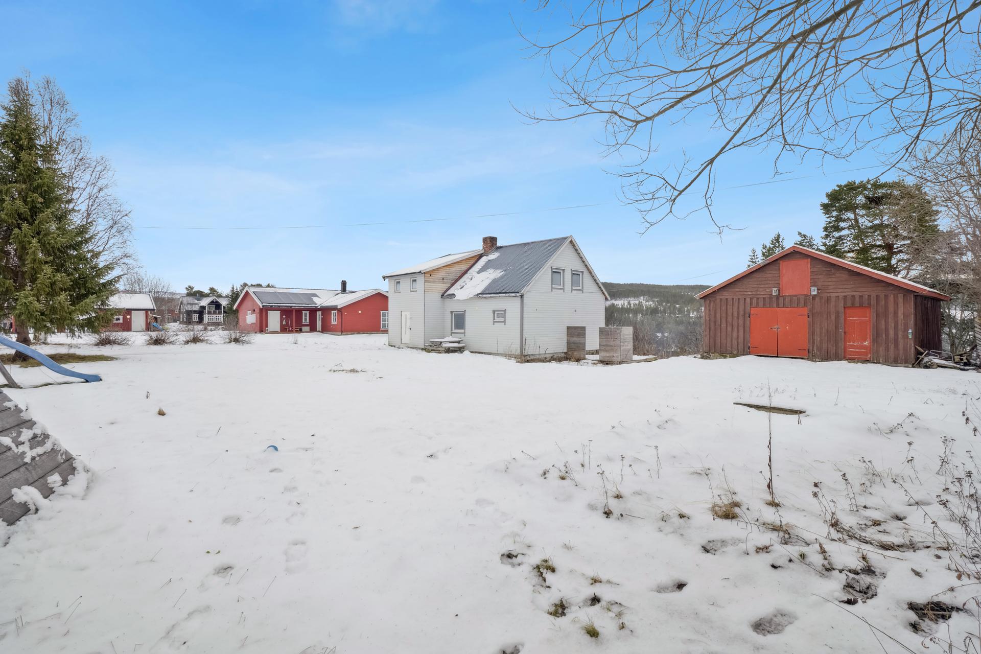Innholdsrik bolig med fin beliggenhet på Tolga. Tomten er solrik og romslig.. Bilde nummer 2 av 3