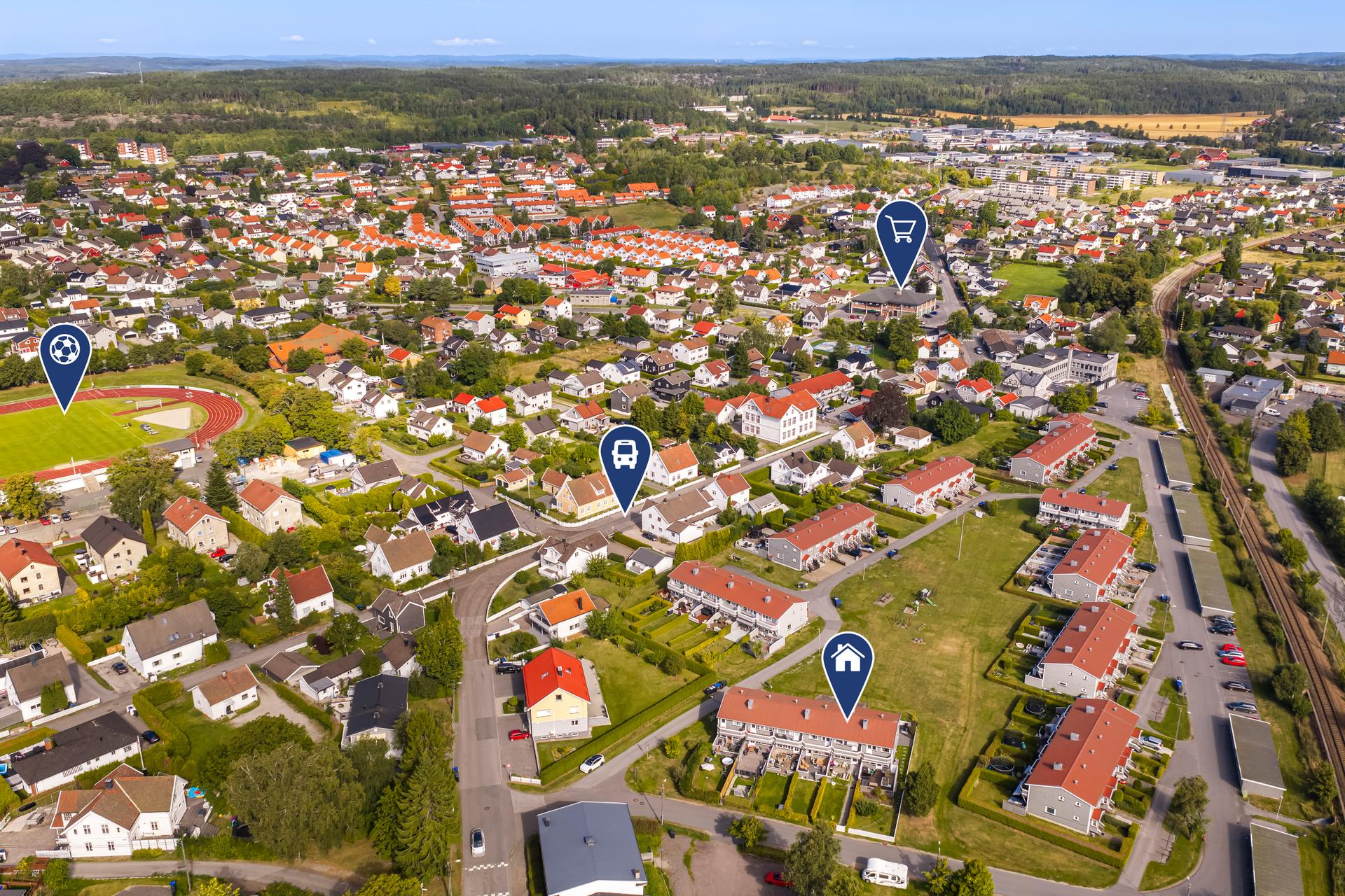Sentral beliggenhet med kort gangavstand til Kiwi Lisleby, bussholdeplass og fritidsaktiviteter.. Bilde nummer 3 av 3