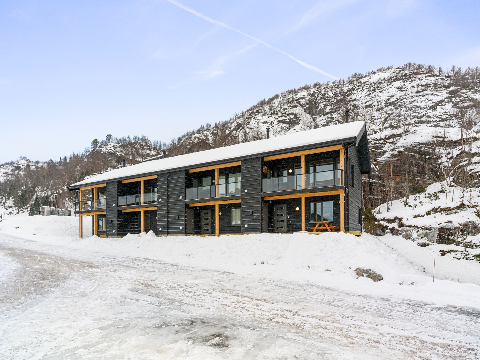 Velkommen til Beinesvatnet 160B! Foto: [Fotograf eller fotofirma]. Bilde nummer 1 av 3