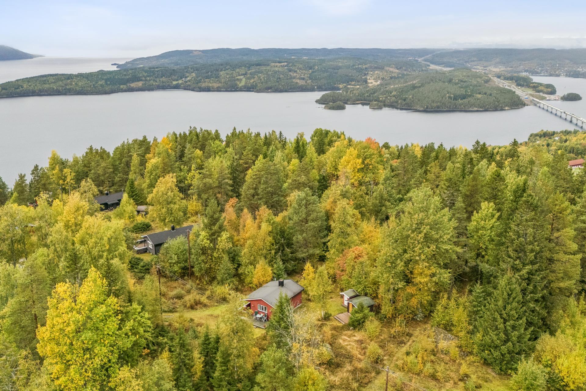 Beliggende i skogkledde omgivelser nær Espa og Tangen i Stange kommune.. Bilde nummer 3 av 3
