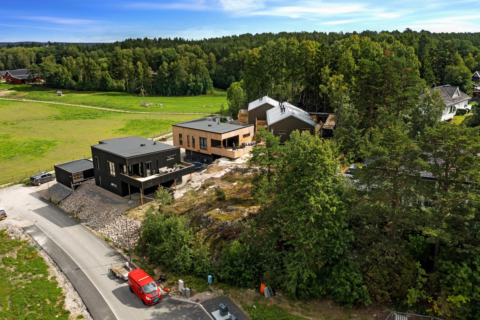 Tomten ligger i et attraktivt område på Borgenhaugen . Bilde nummer 2 av 3