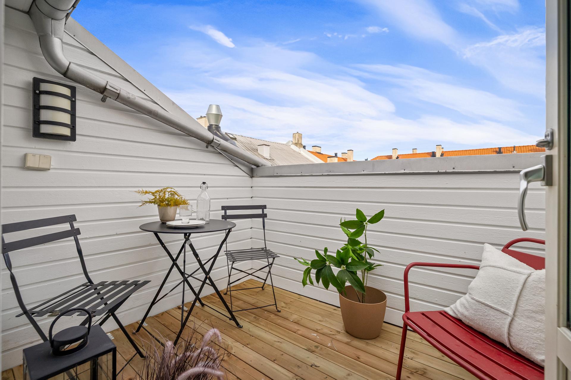 Toppleilighet i klassisk bygård med privat takterrasse og sentral beliggenhet på Majorstuen.. Bilde nummer 2 av 3