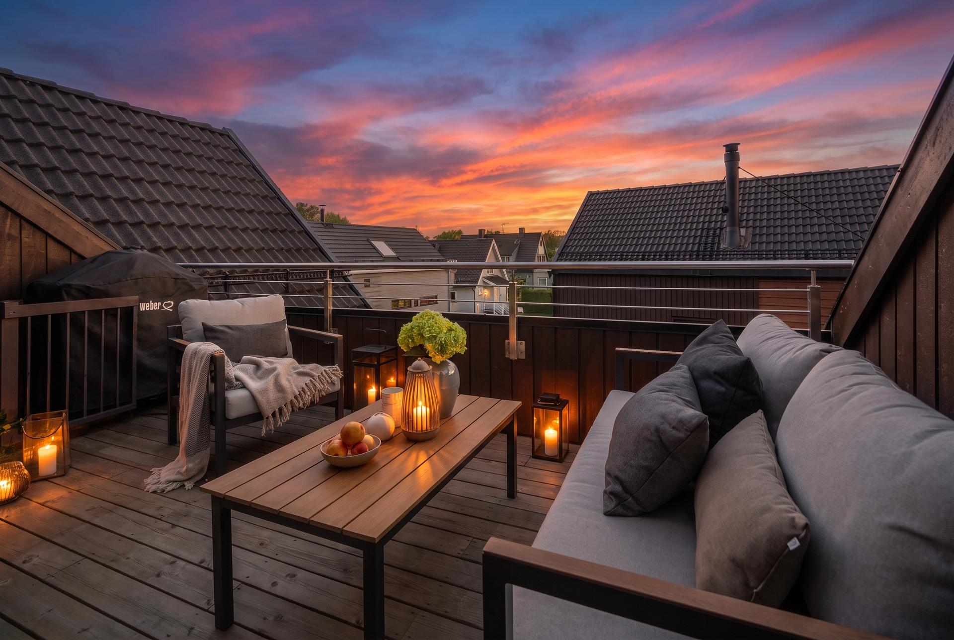 Kveldsstemning på takterrasse.. Bilde nummer 3 av 3