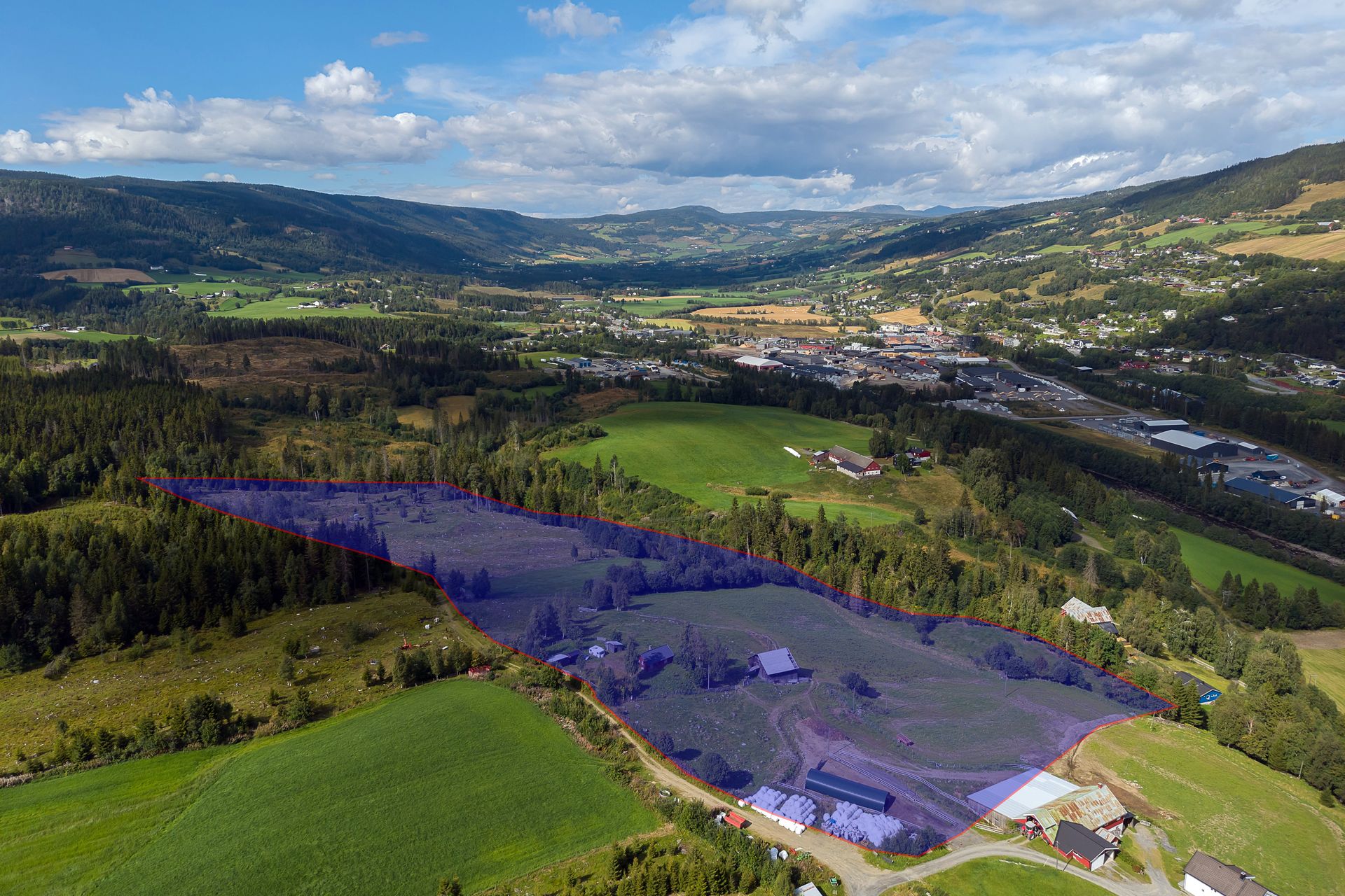 Kartillustrasjon som viser eiendommens omtrentlige grenser i landskapet.. Bilde nummer 2 av 3