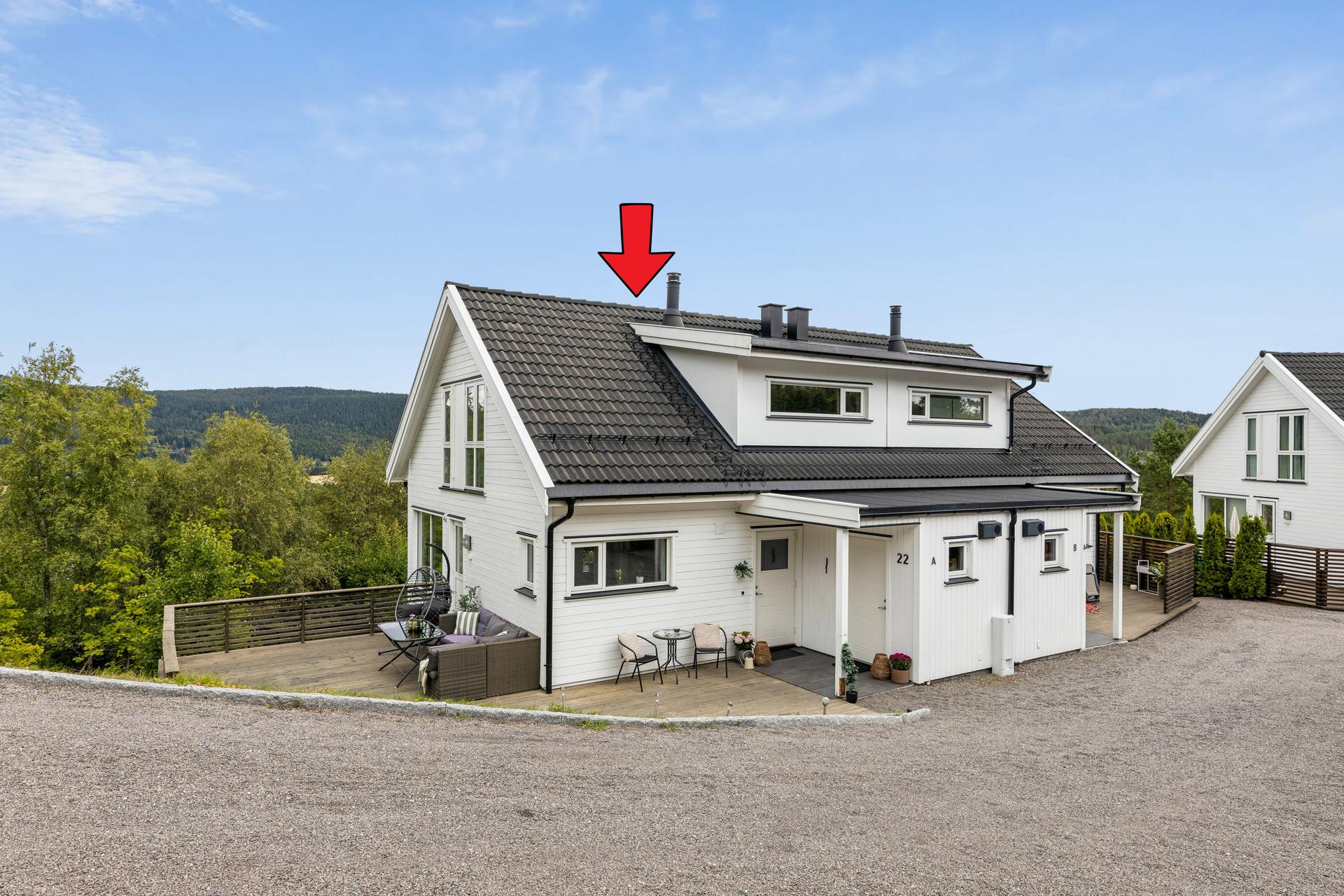 Velkommen til denne innholdsrike tomannsboligen på Åneby med nydelig utsikt og en normal god standard! Foto: [Efkt ved Paul Smith]. Bilde nummer 1 av 3