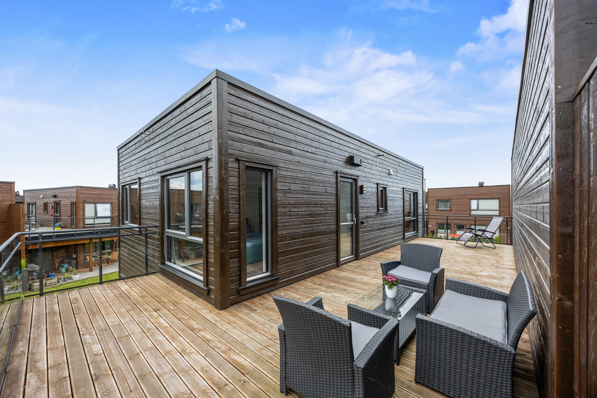 Moderne kjedet enebolig fra 2021 med en herlig terrasse på hele 39 m².. Bilde nummer 2 av 3
