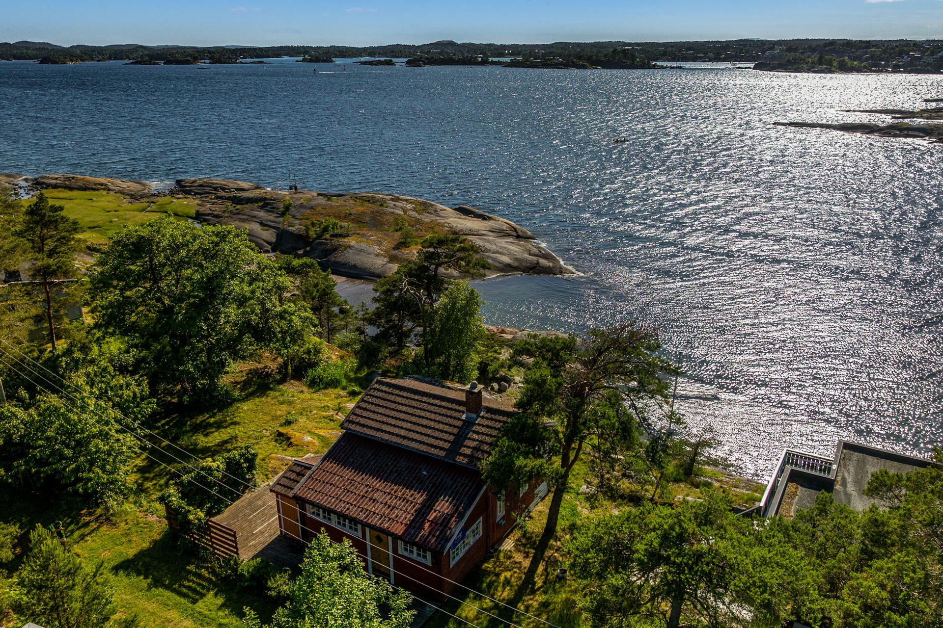 Eiendommen ligger i et attraktivt område med kort avstand til det meste. . Bilde nummer 2 av 3