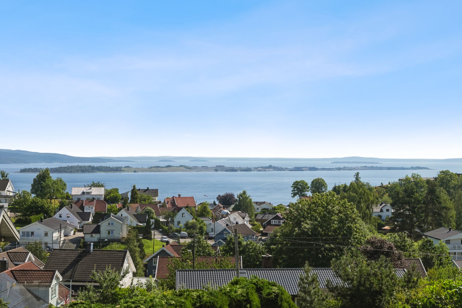 Nydelig sjøutsikt fra terrassen. Bilde nummer 3 av 3
