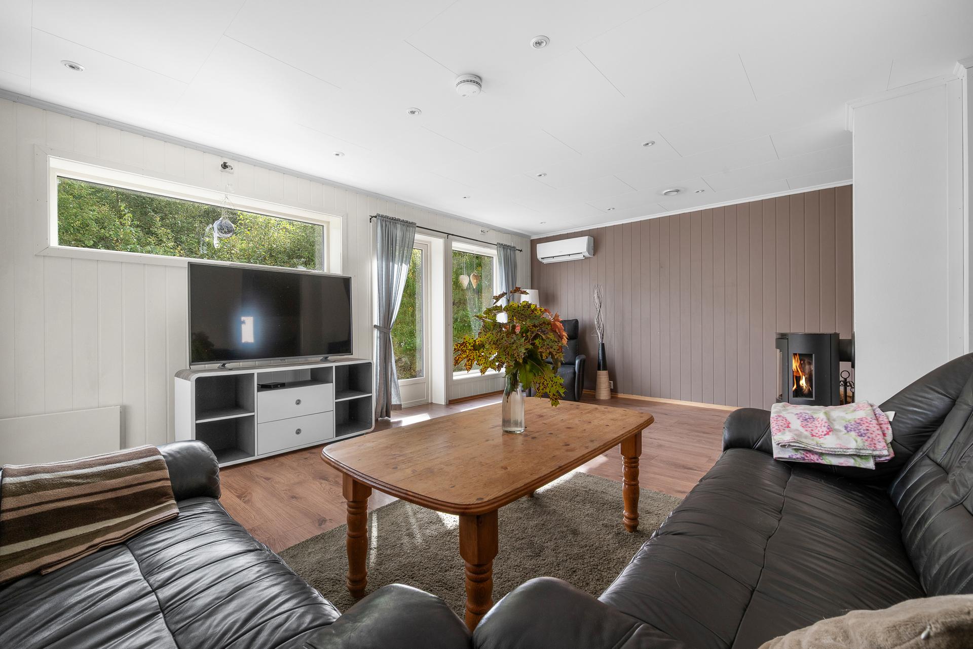Boligen er på 119m² fordelt på to plan.. Bilde nummer 3 av 3