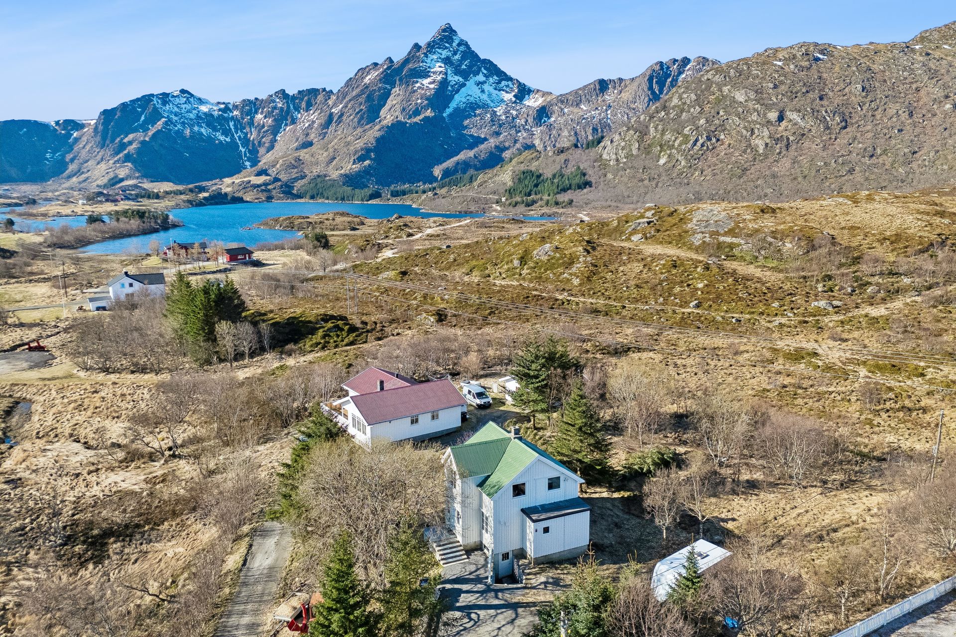 Velkommen til Skottnesveien 81 - Presentert av Eiendomsmegler 1 Lofoten. Foto: EFKT. . Bilde nummer 1 av 3