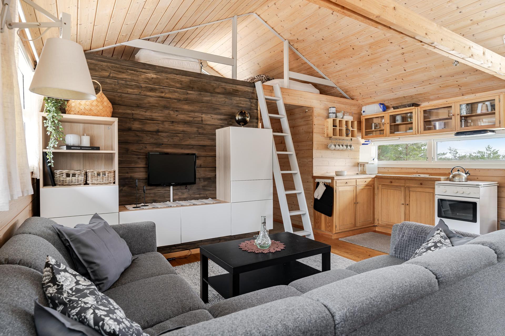 Stue/kjøkkenløsning på ca. 31m². Bilde nummer 2 av 3