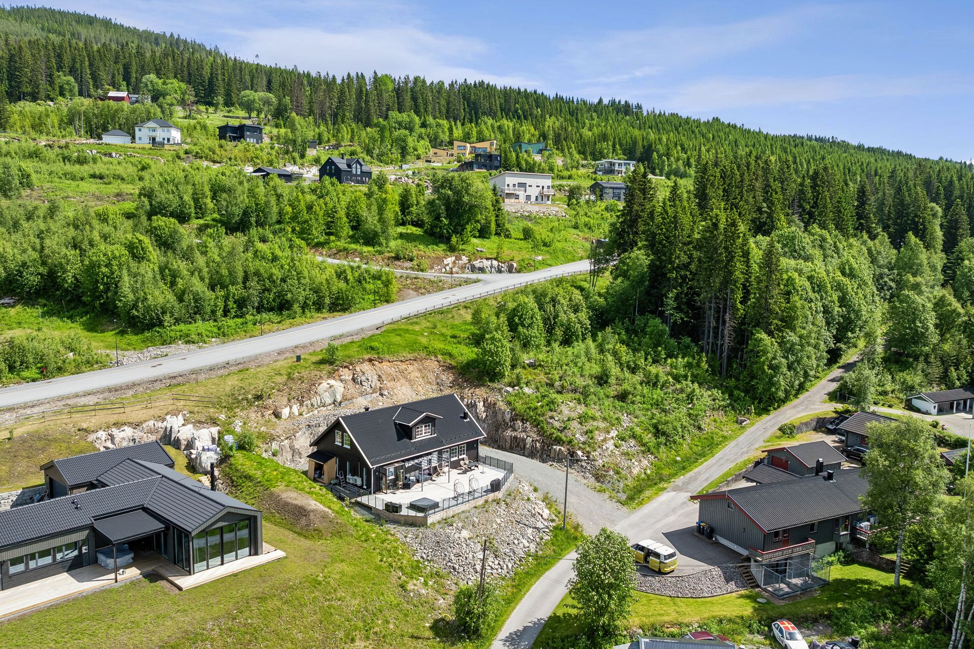 Attraktiv utsiktstomt med gode solforhold. Foto Johan Andersson, EFKT. Bilde nummer 1 av 3