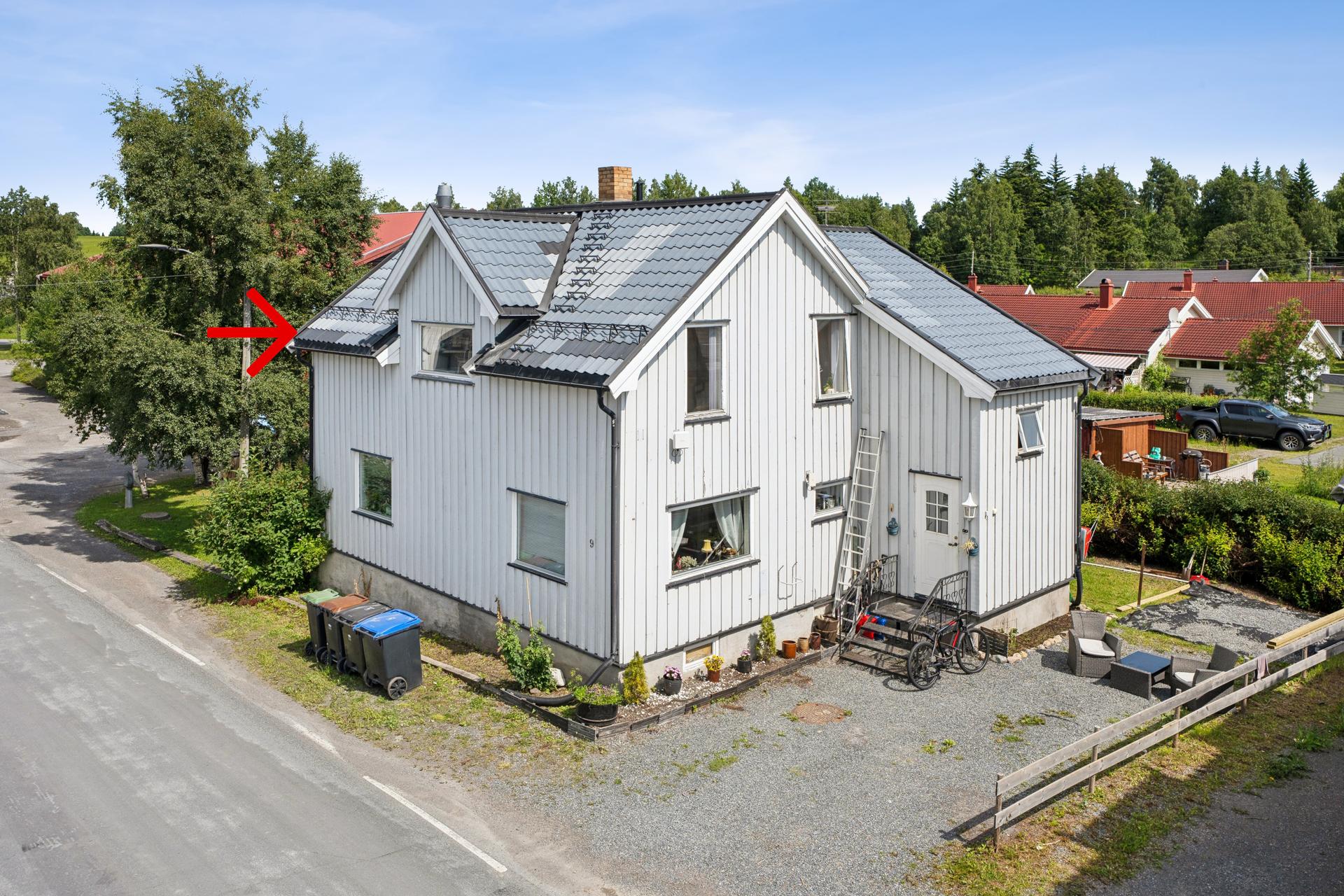 Horisontaldelt tomannsbolig som ligger i 2 etasje i bygget. Bilde nummer 2 av 3