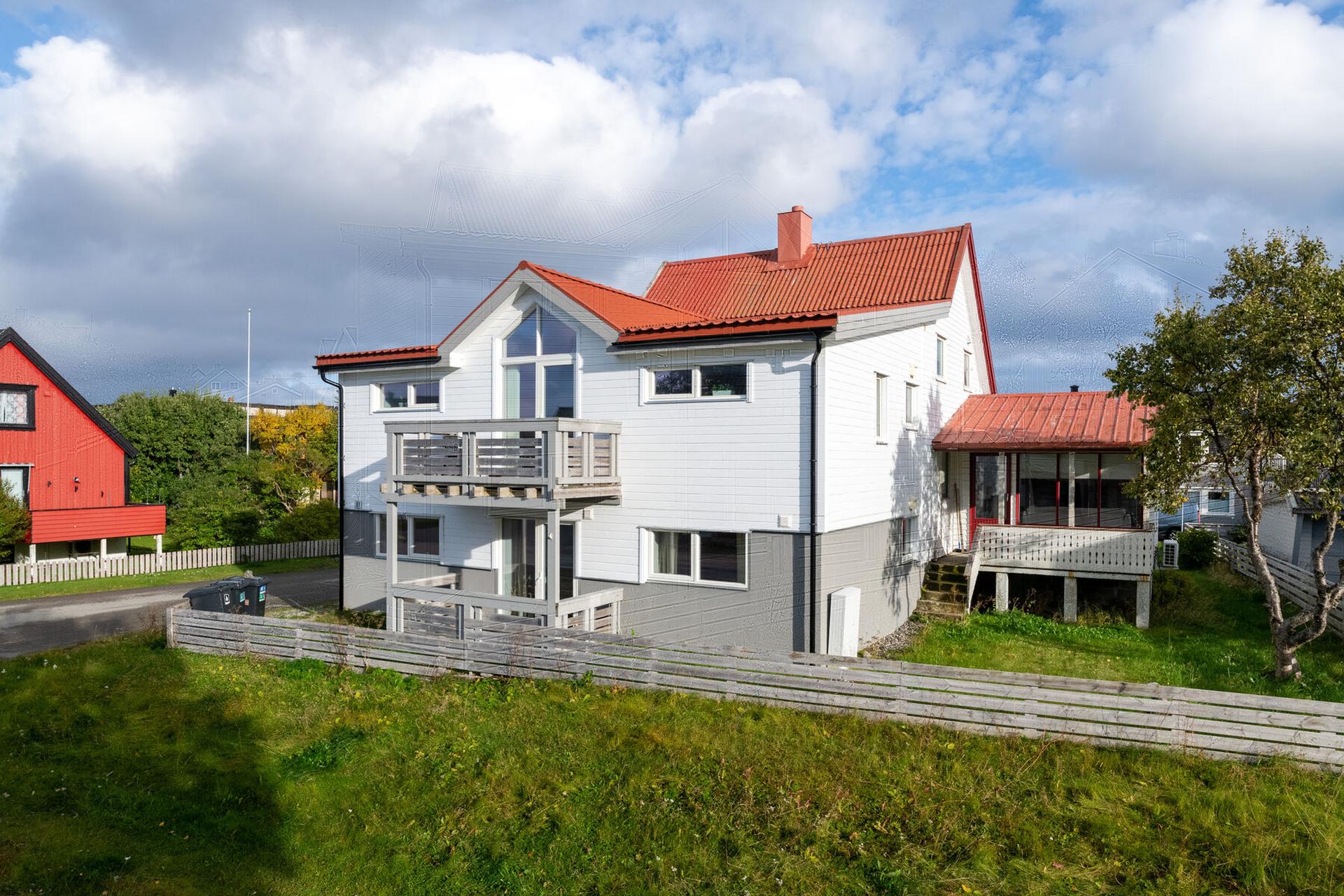 Eiendommen har sentrumsnær beliggenhet og med kort vei til flotte strandområder på Andenes. . Bilde nummer 2 av 3