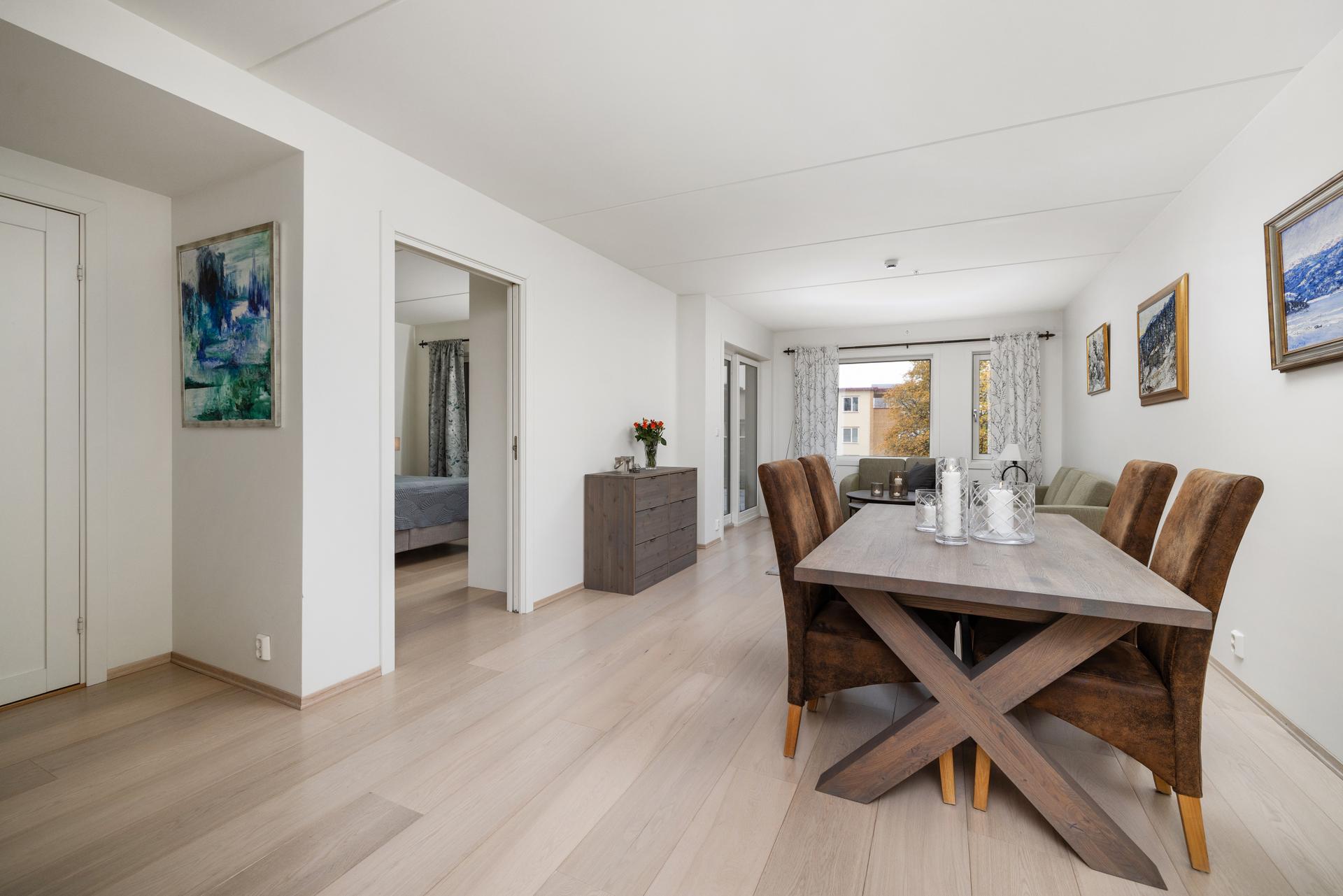 Lekker og moderne 3-roms leilighet fra 2020- Garasjeplass - Heis - Overbygget terrasse- Svært sentral beliggenhet!. Bilde nummer 3 av 3