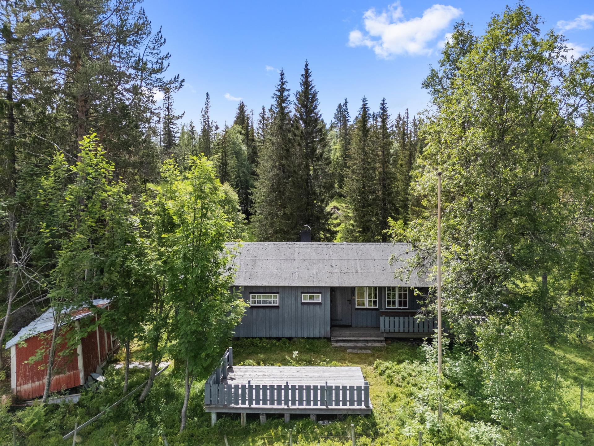 Hytta er opprinnelig oppført i 1960, med påbygg og renovering i 1993. . Bilde nummer 3 av 3