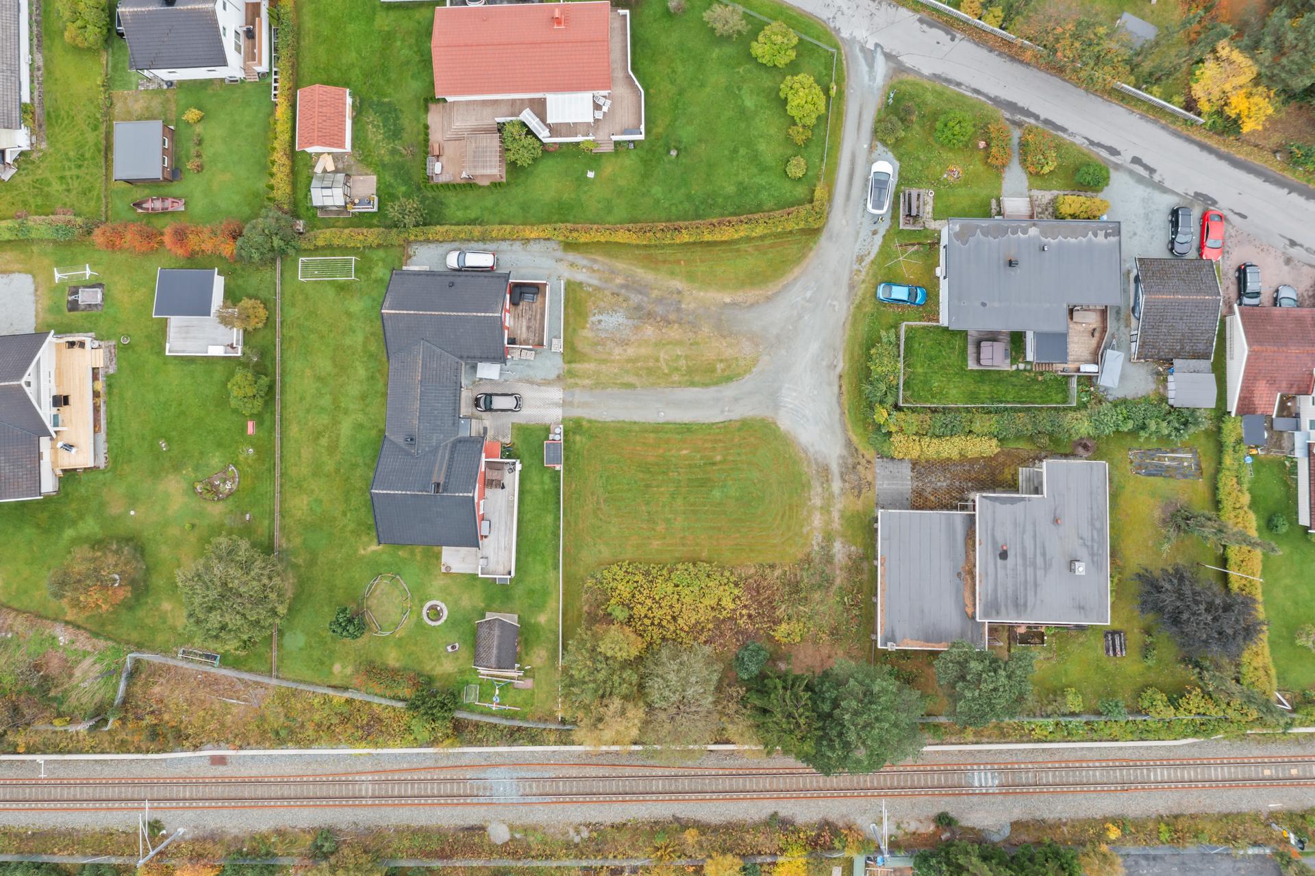 Dette er en sjelden mulighet til å sikre seg en tomt nært sentrumskjernen. . Bilde nummer 2 av 3