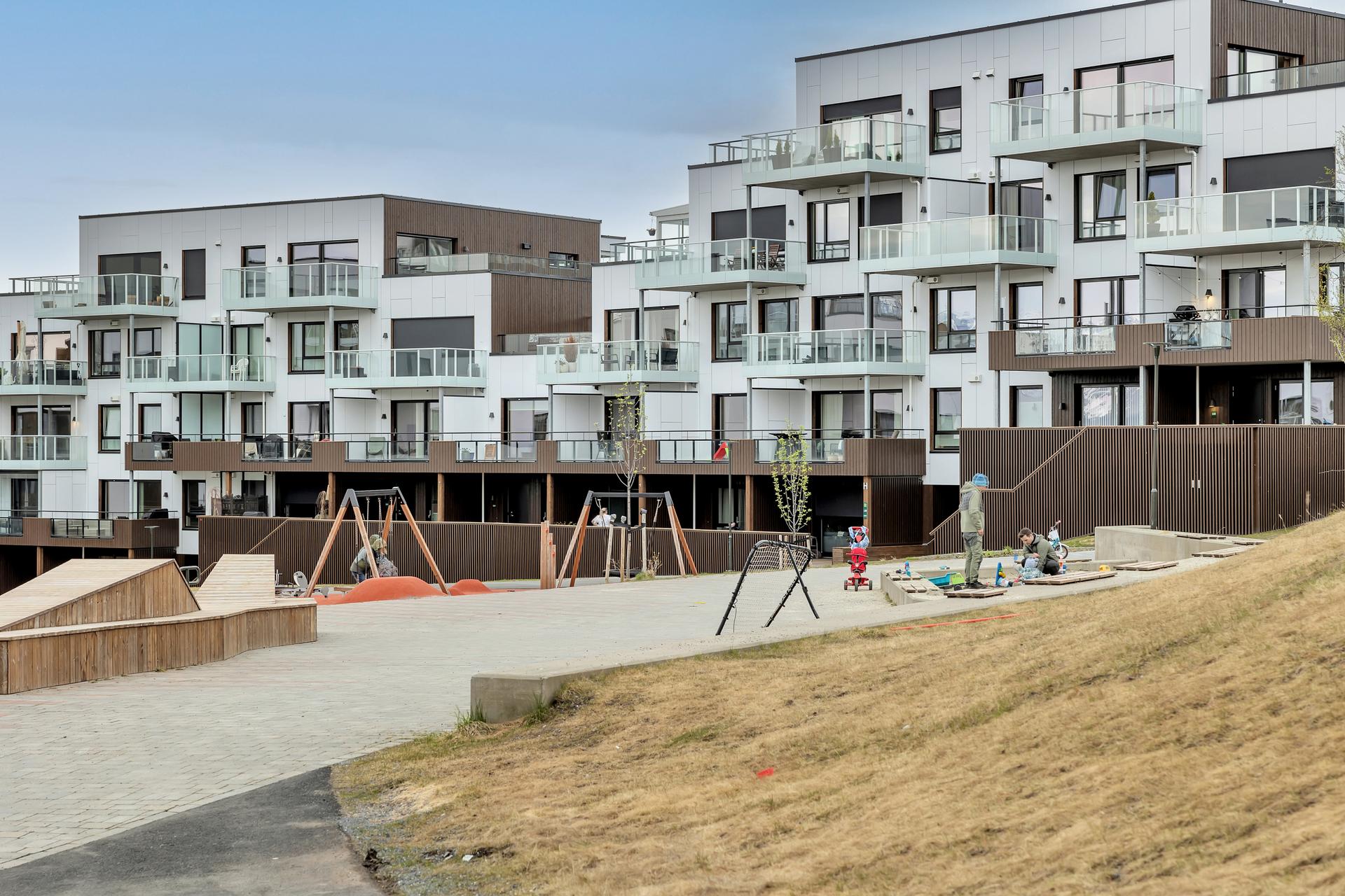 Området er godt etablert og snart er hele boligfeltet ferdigstilt med lekeplasser og internveger.. Bilde nummer 3 av 3