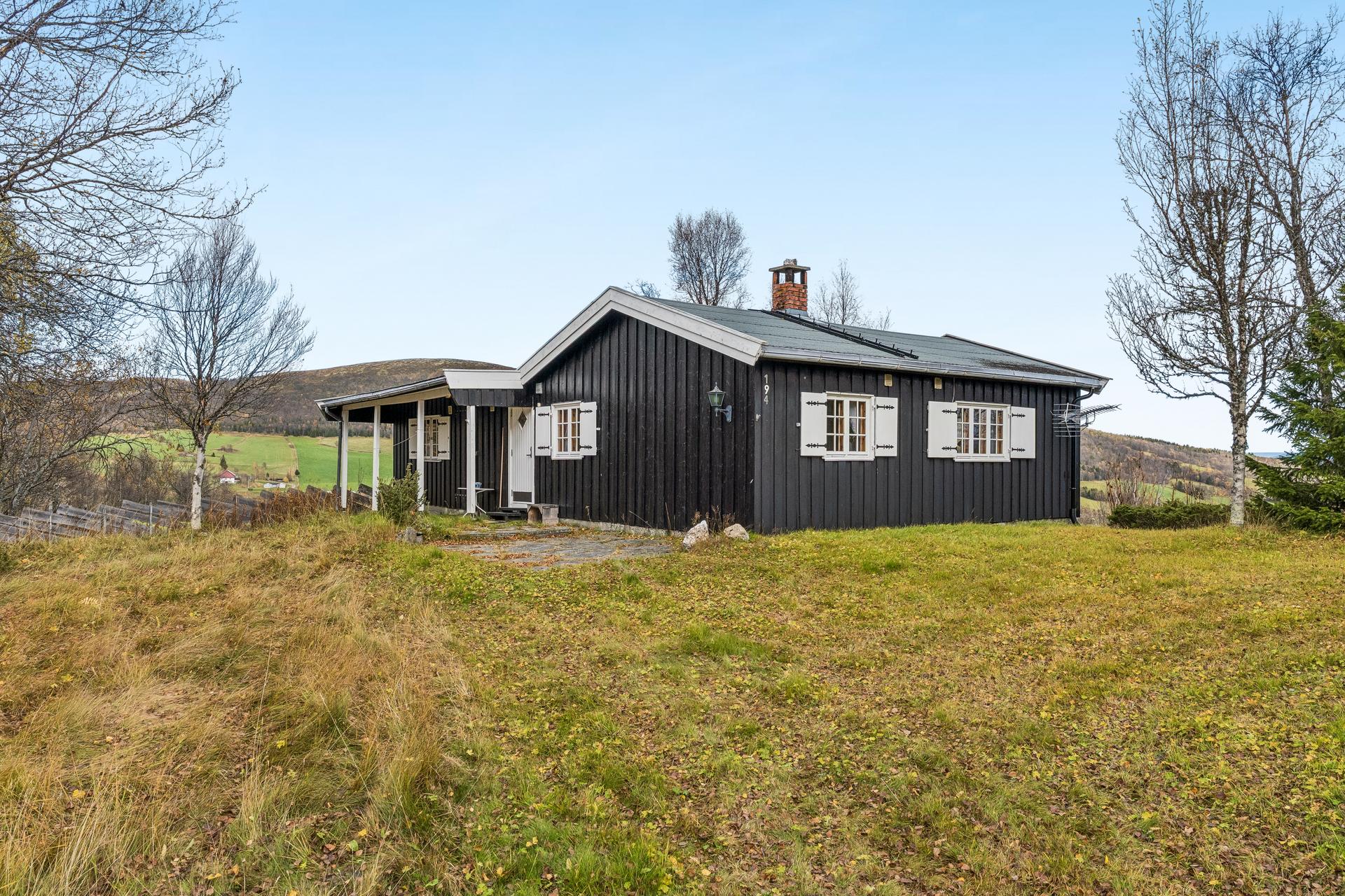 Fritidsbolig med usjenert og fin beliggenhet. Bilde nummer 2 av 3
