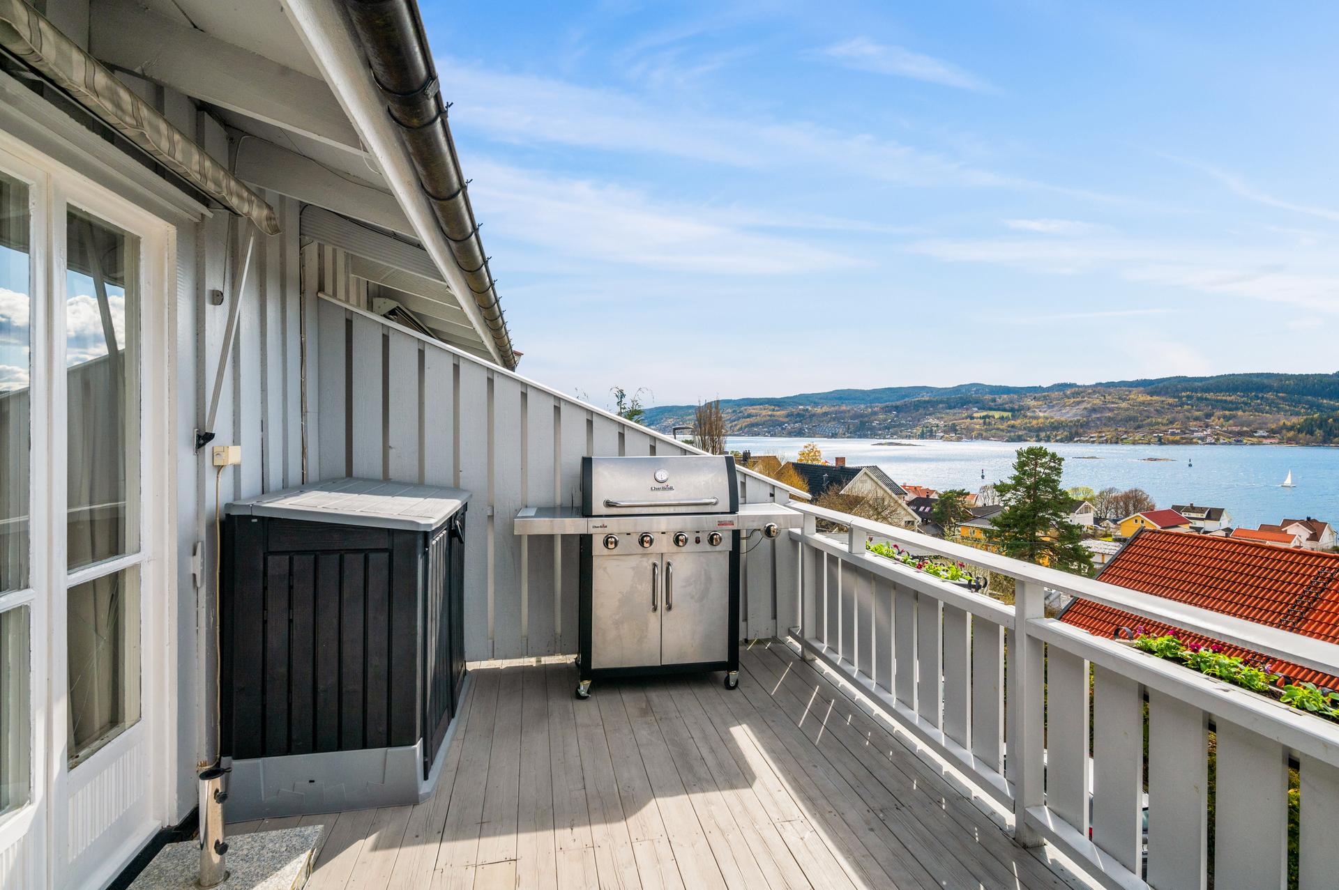 Terrasse med nydelig utsikt. Bilde nummer 3 av 3