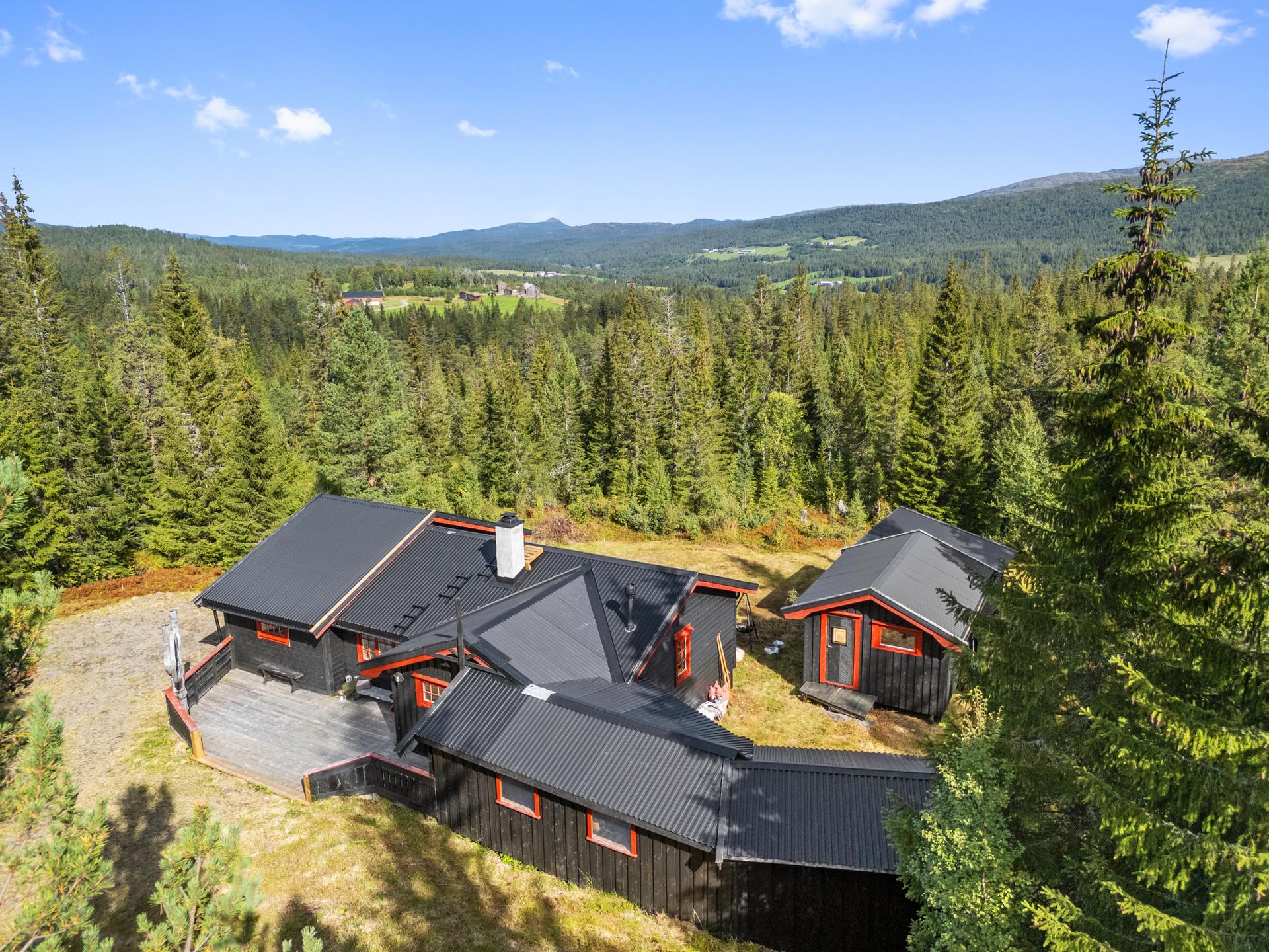 Eiendomsmegler 1 ved Stian Konstad har gleden av og presentere Bjørkåsmarka 51 (Foto interiørfoto v/Haukdal . Bilde nummer 1 av 3