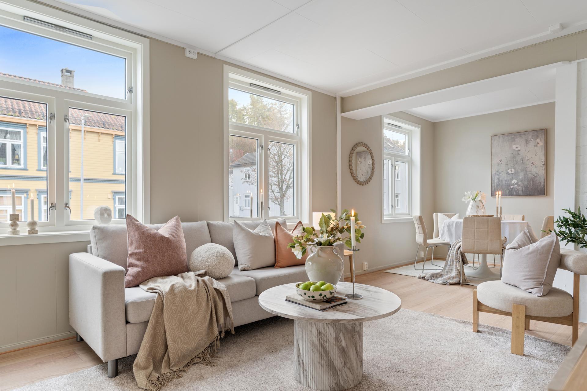 Her bor du i en 2. etasjes selveierleilighet på 53m² BRA-i.. Bilde nummer 2 av 3