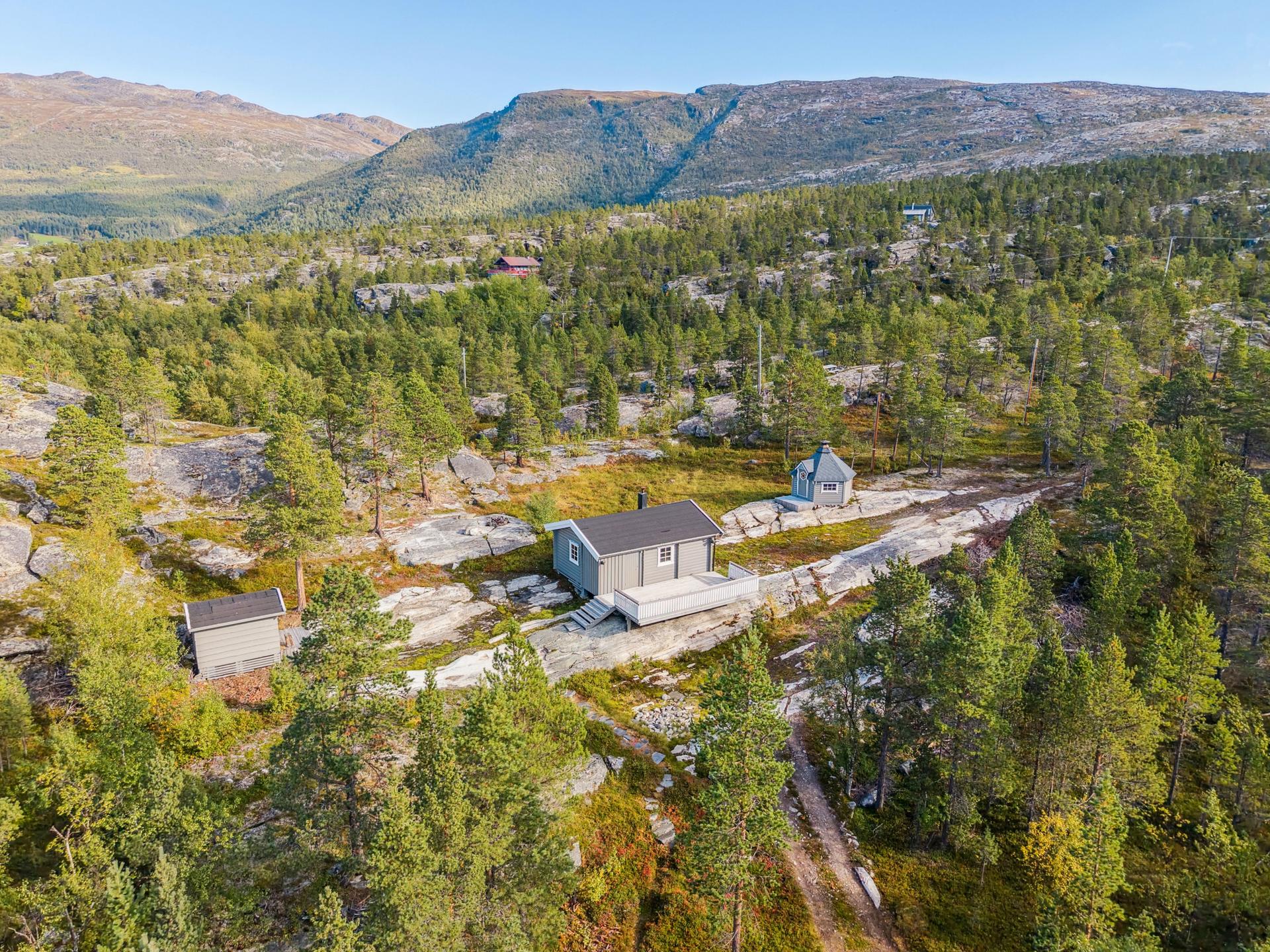 Velkommen til Løkvikbakken 43!. Bilde nummer 1 av 3