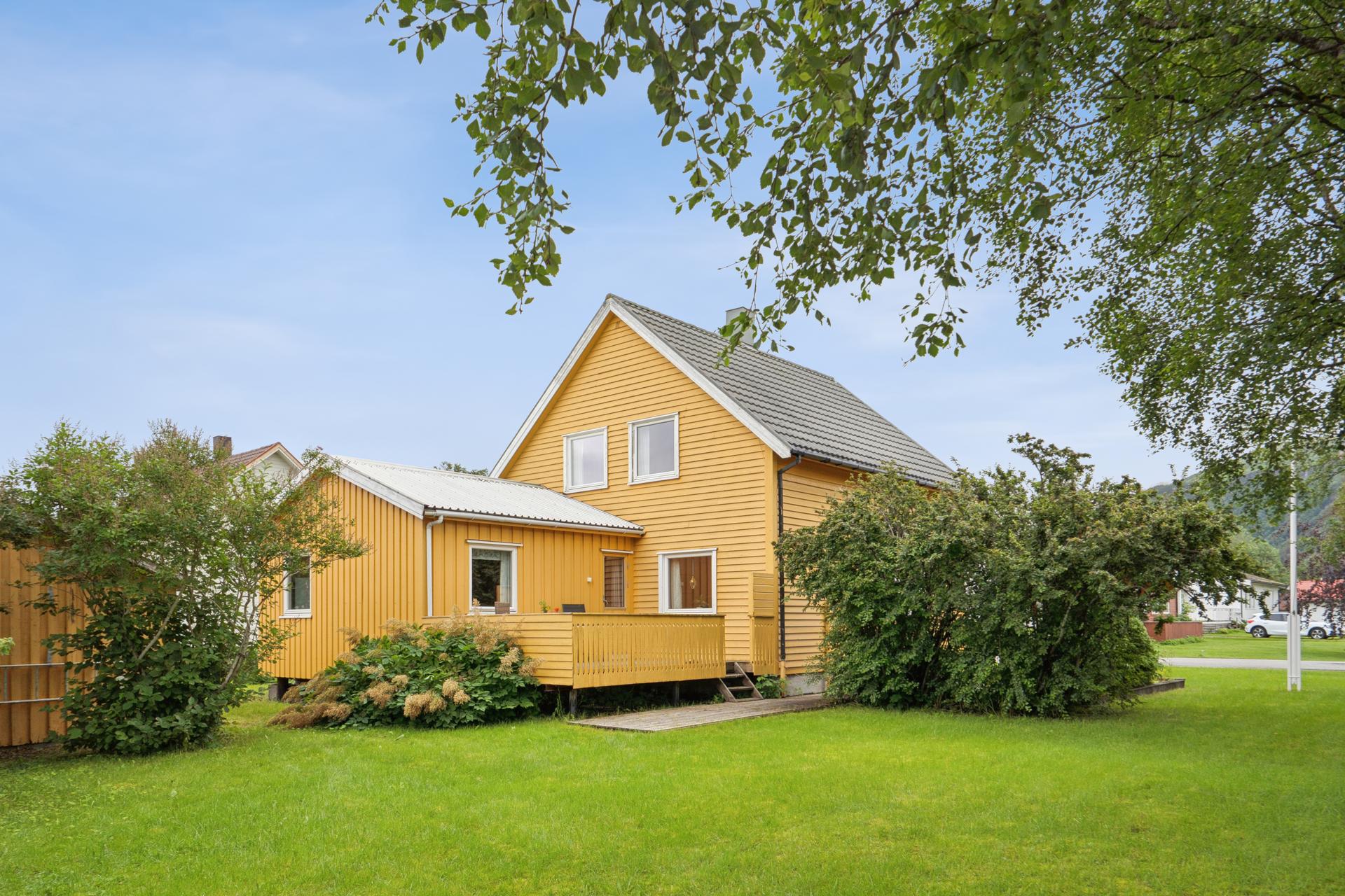 EiendomsMegler 1 v/Irene Sommerro har gleden av å presentere Bjørkvegen 16! Foto: EFKT. Bilde nummer 1 av 3