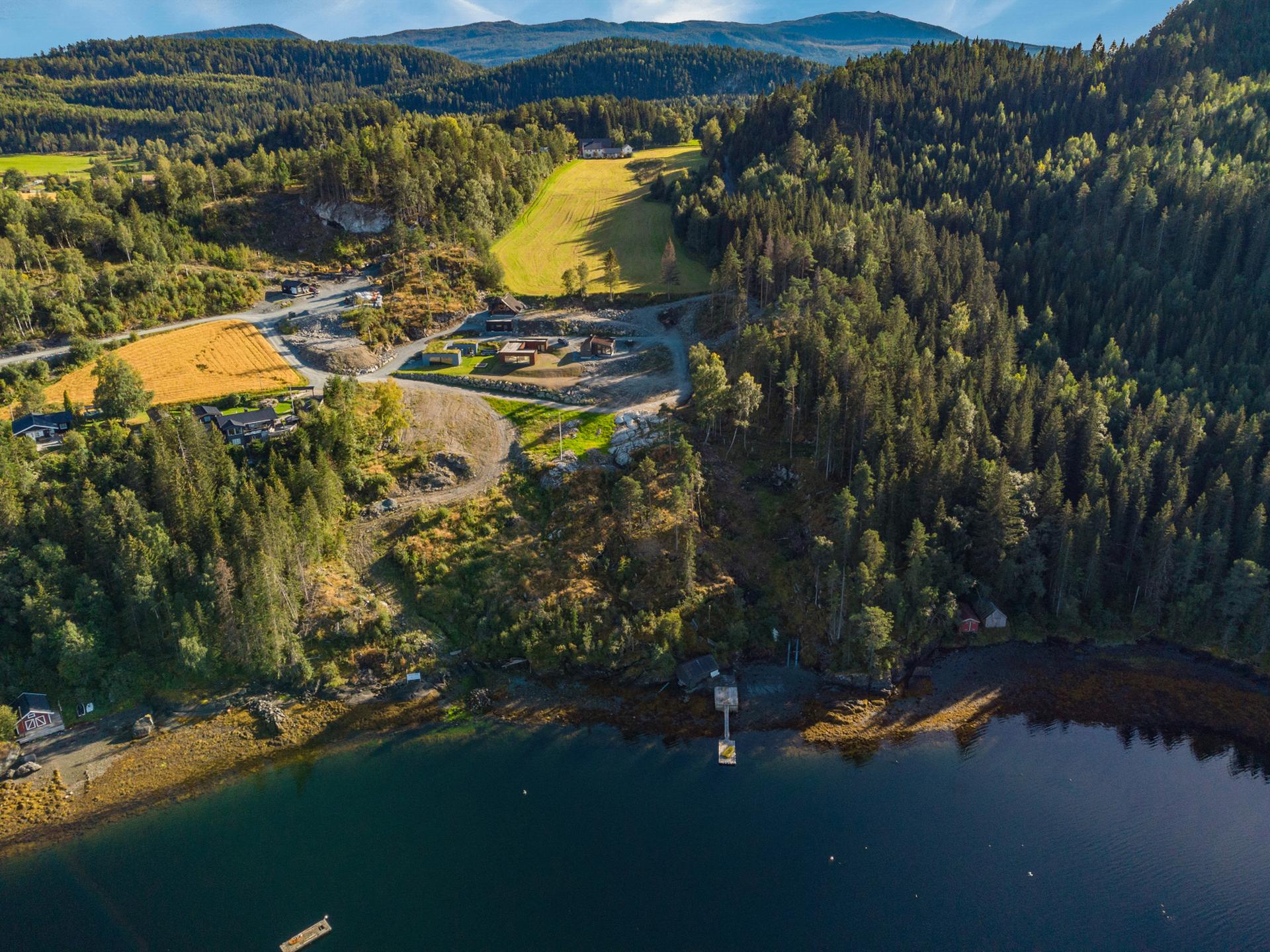 To idylliske fritidstomter beliggende i Lofjorden (Åsenfjorden) med panoramautsikt mot sjøen. . Bilde nummer 2 av 3