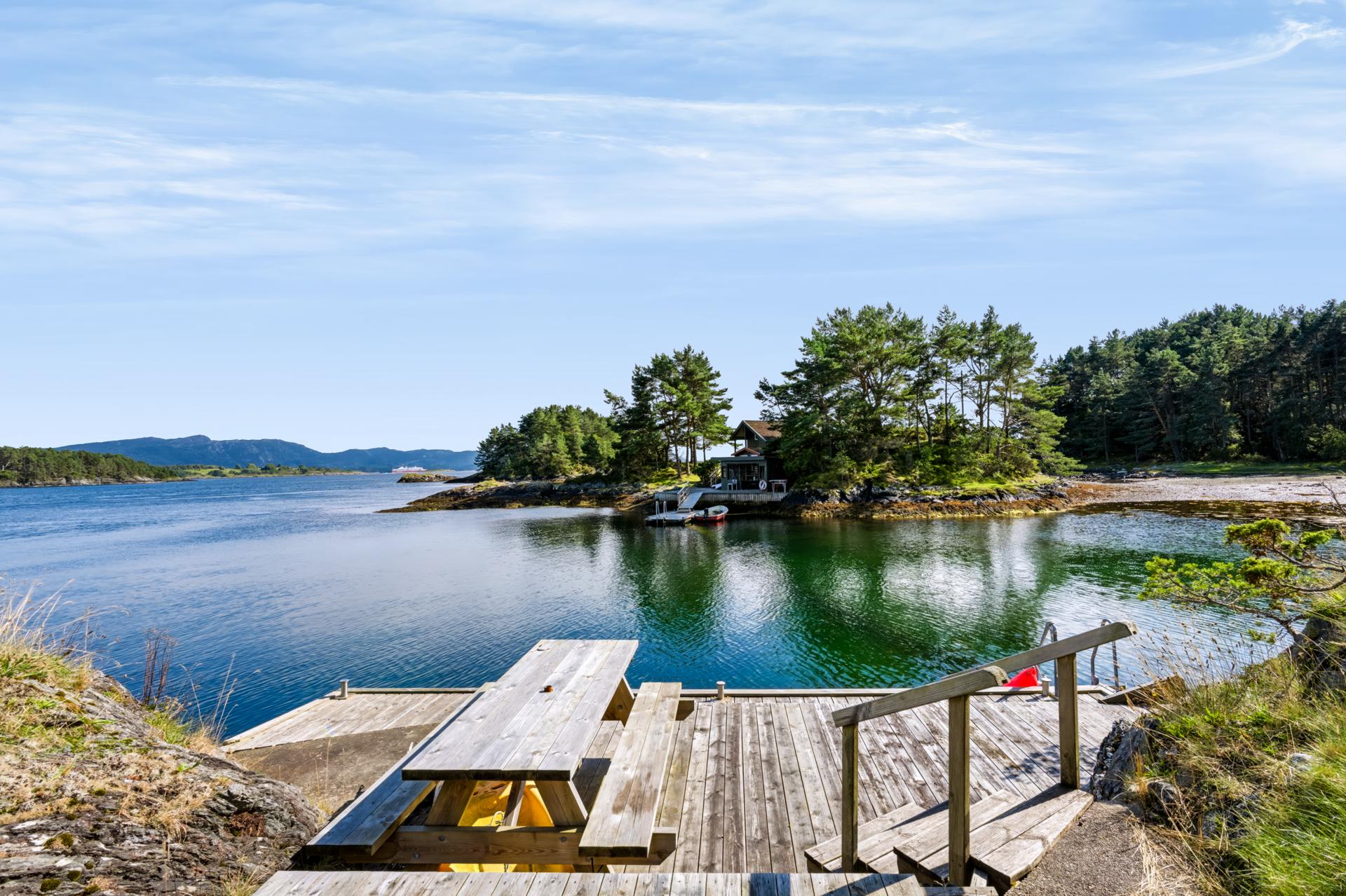 Kaianlegg mot sør - med gode solforhold igjennom hele dagen. Bilde nummer 3 av 3