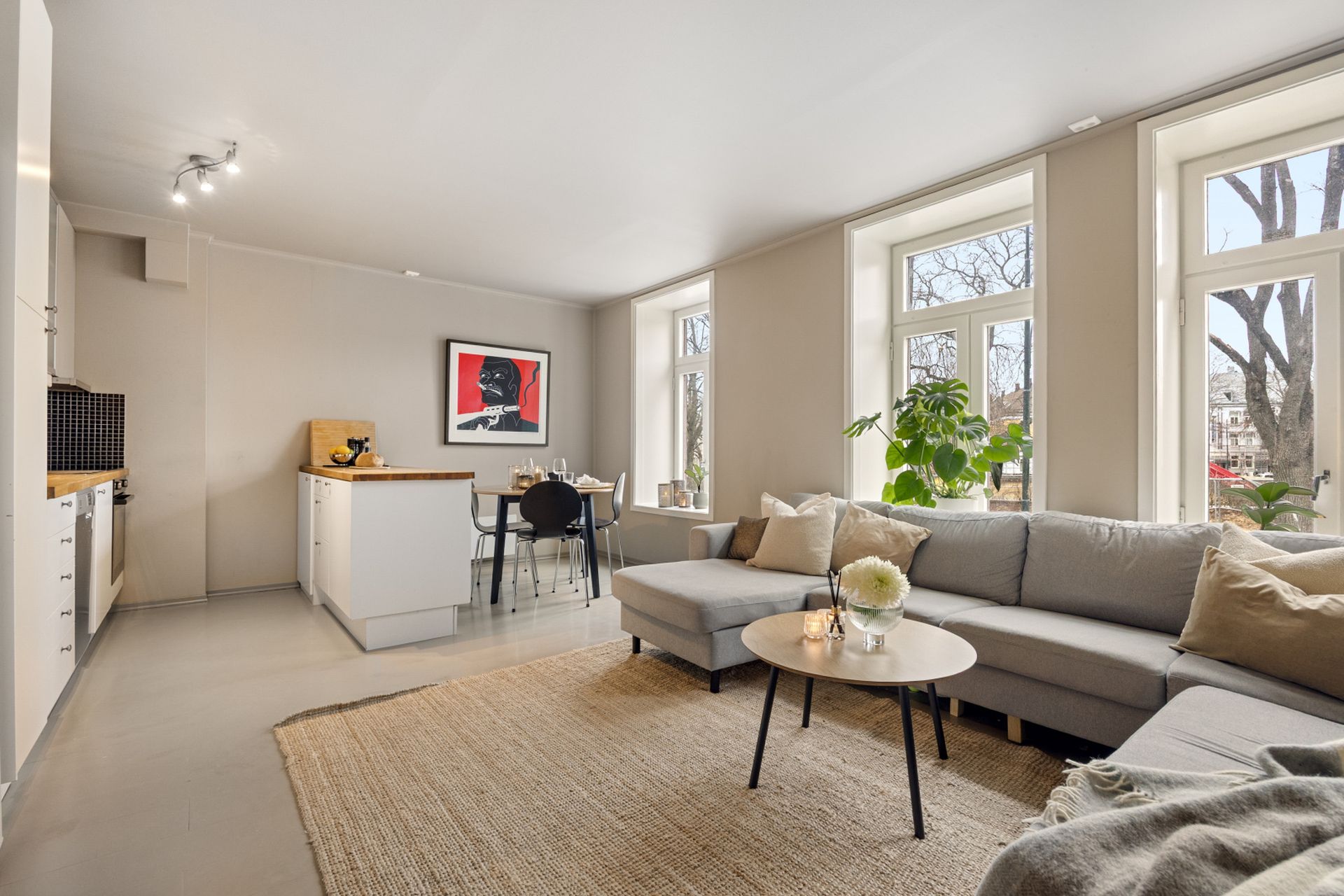 Velkommen til Innherredsveien 65A! En lys og stor selveierleilighet midt i hjertet av Trondheim med gangavstand til alle byens fasiliteter.  Foto: EFKT v/Frode Vigtil.. Bilde nummer 1 av 3
